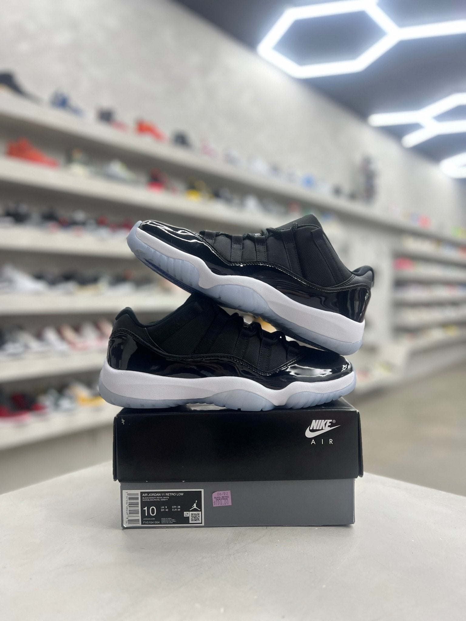Jordan 11 Retro Low Space Jam Sz 10 (PREOWNED) - Restock AveJordan 11 Retro Low Space Jam Sz 10 (PREOWNED)Restock AveRestock Ave10Restock Ave
