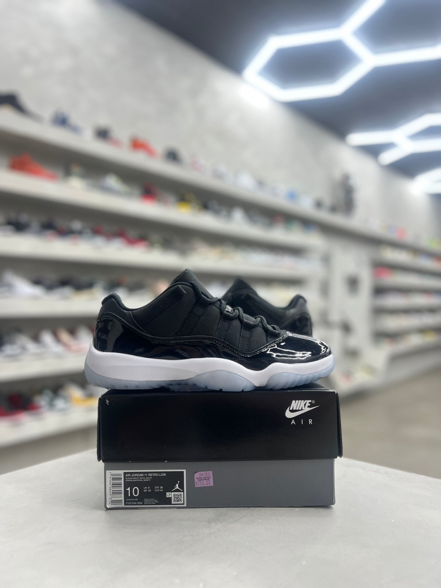 Jordan 11 Retro Low Space Jam Sz 10 (PREOWNED) - Restock AveJordan 11 Retro Low Space Jam Sz 10 (PREOWNED)Restock AveRestock Ave10Restock Ave