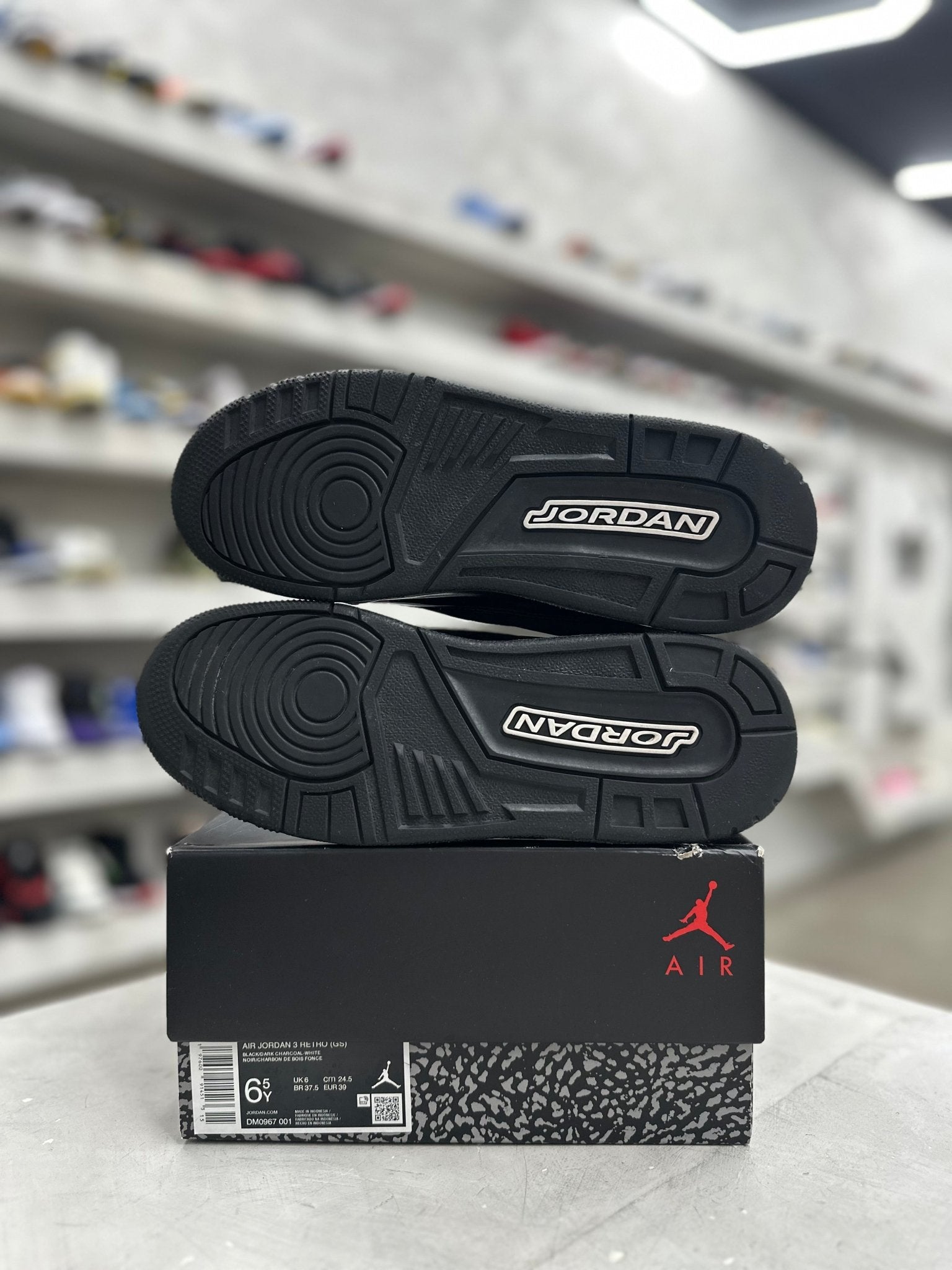 Jordan 3 Retro Black Cat Sz 6.5 (PREOWNED) - Restock AveJordan 3 Retro Black Cat Sz 6.5 (PREOWNED)Restock AveRestock Ave6.5Restock Ave