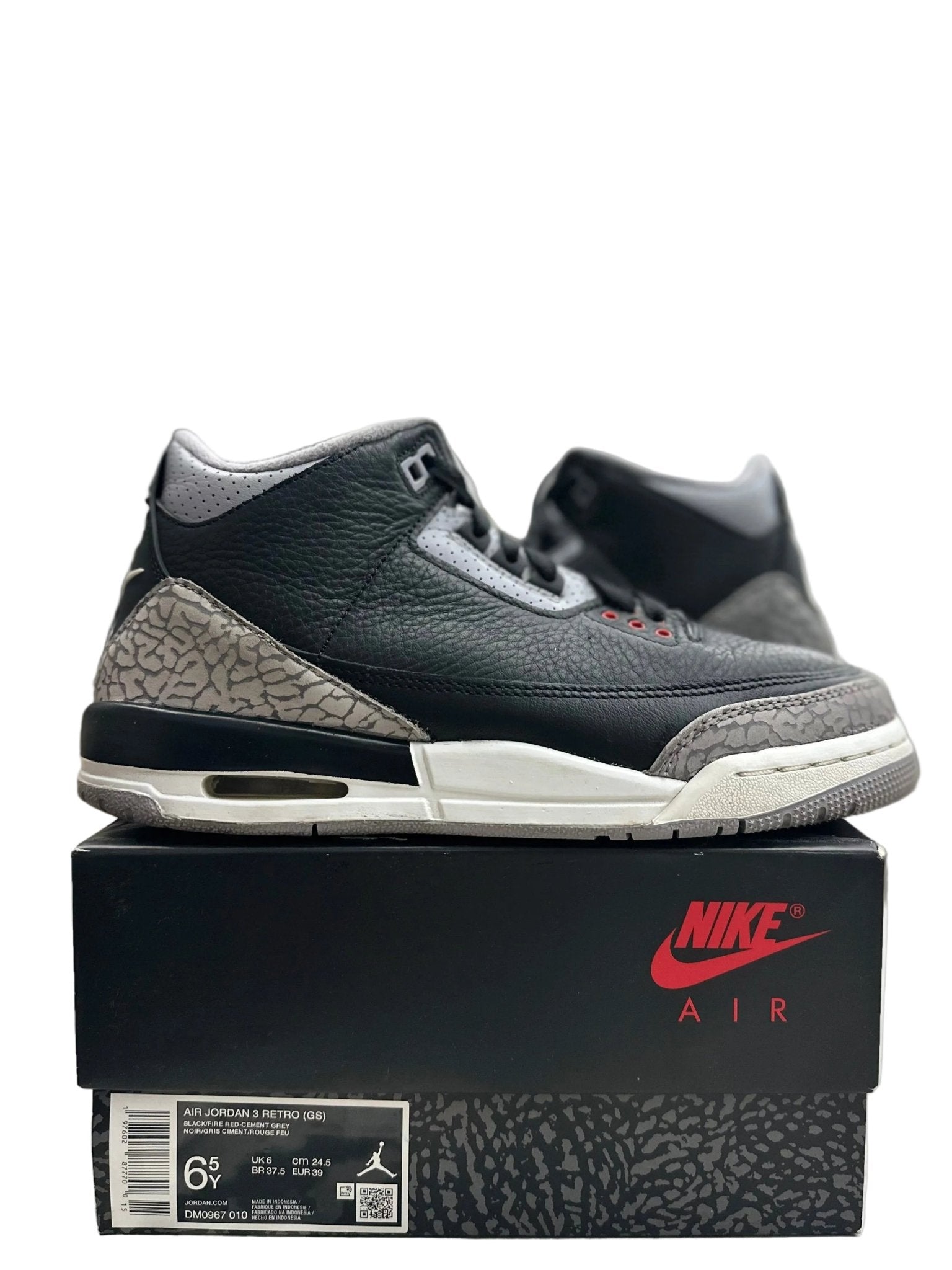 Jordan 3 Retro Black Cement Sz 6.5y (PREOWNED) - Restock AveJordan 3 Retro Black Cement Sz 6.5y (PREOWNED)Restock AveRestock Ave6.5yRestock Ave