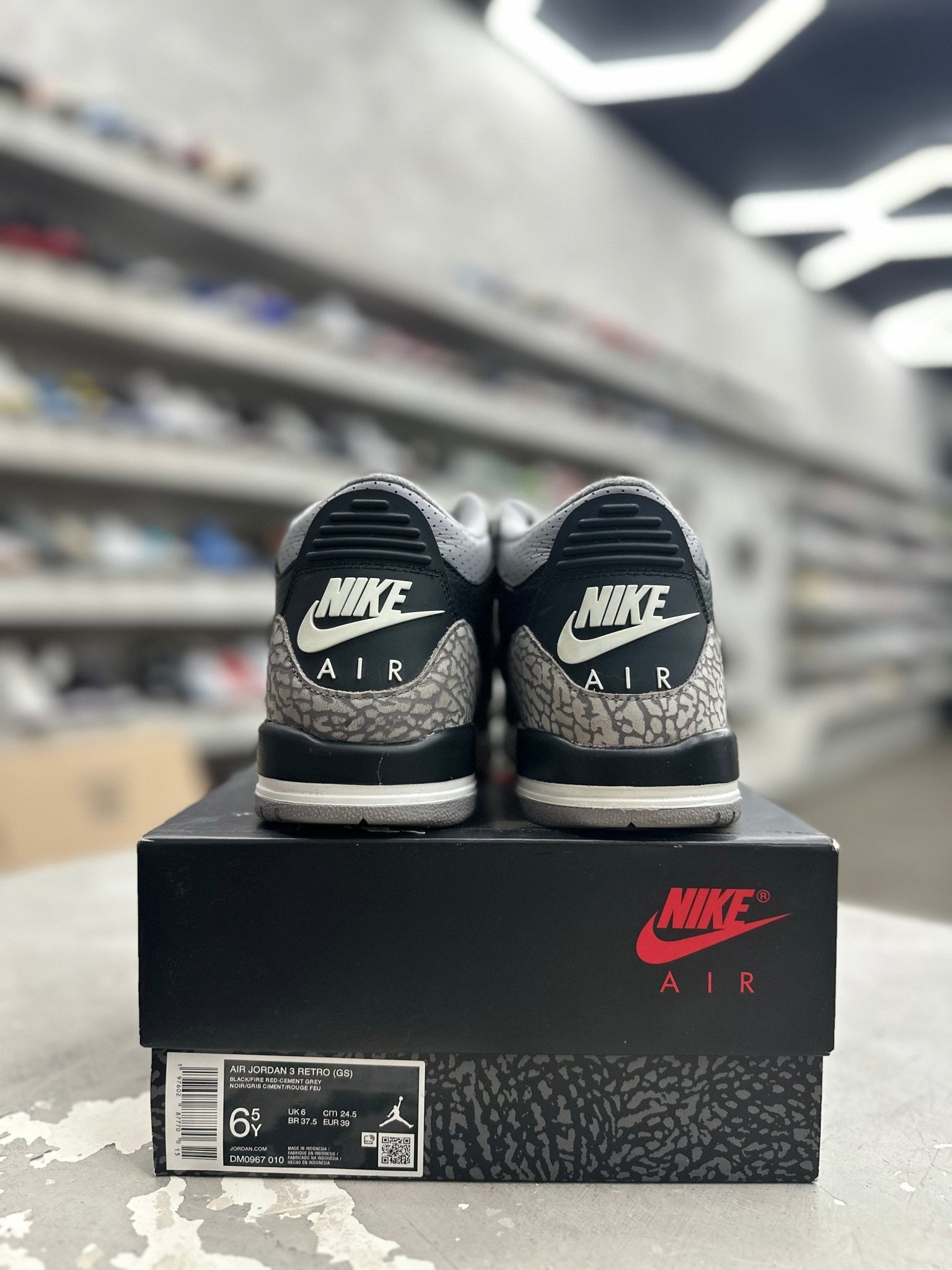 Jordan 3 Retro Black Cement Sz 6.5y (PREOWNED) - Restock AveJordan 3 Retro Black Cement Sz 6.5y (PREOWNED)Restock AveRestock Ave6.5yRestock Ave
