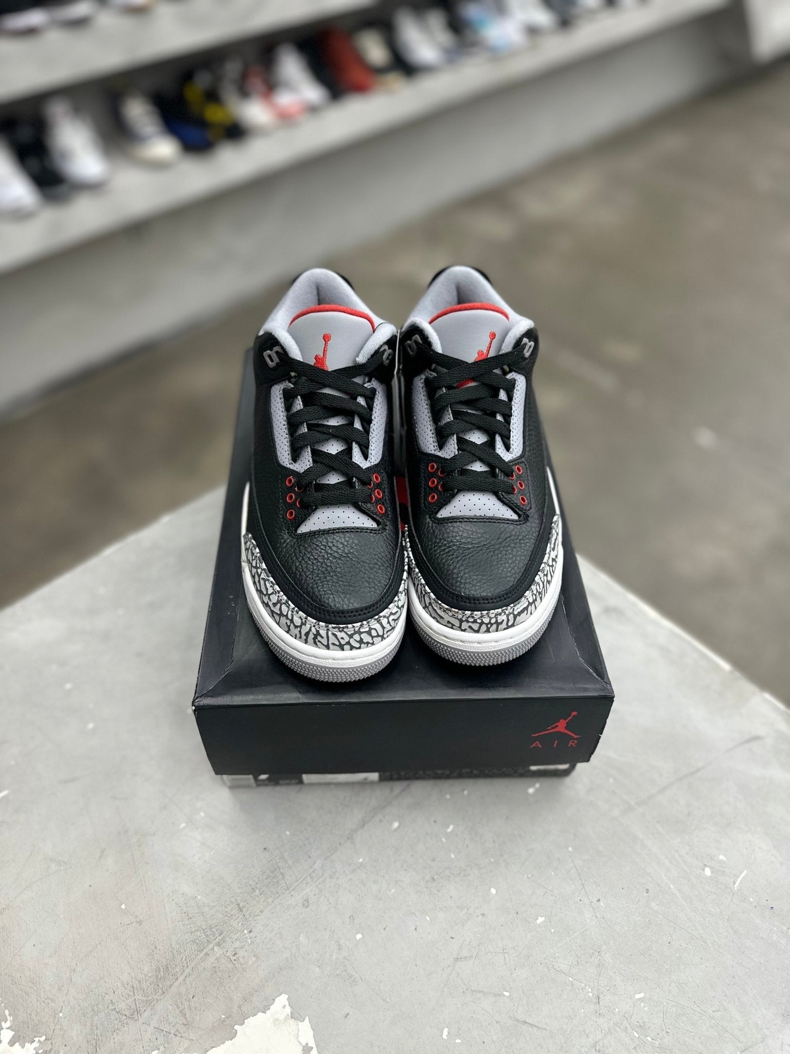 Jordan 3 Retro Black Cement Sz 7 (PREOWNED) - Restock AveJordan 3 Retro Black Cement Sz 7 (PREOWNED)Restock AveRestock Ave7Restock Ave