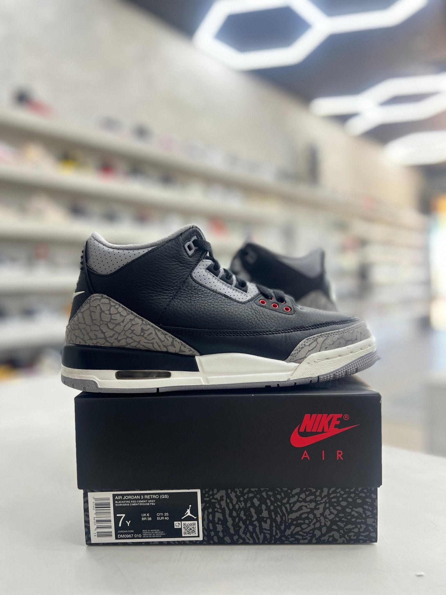 Jordan 3 Retro Black Cement Sz 7y (PREOWNED) - Restock AveJordan 3 Retro Black Cement Sz 7y (PREOWNED)Restock AveRestock Ave7yRestock Ave