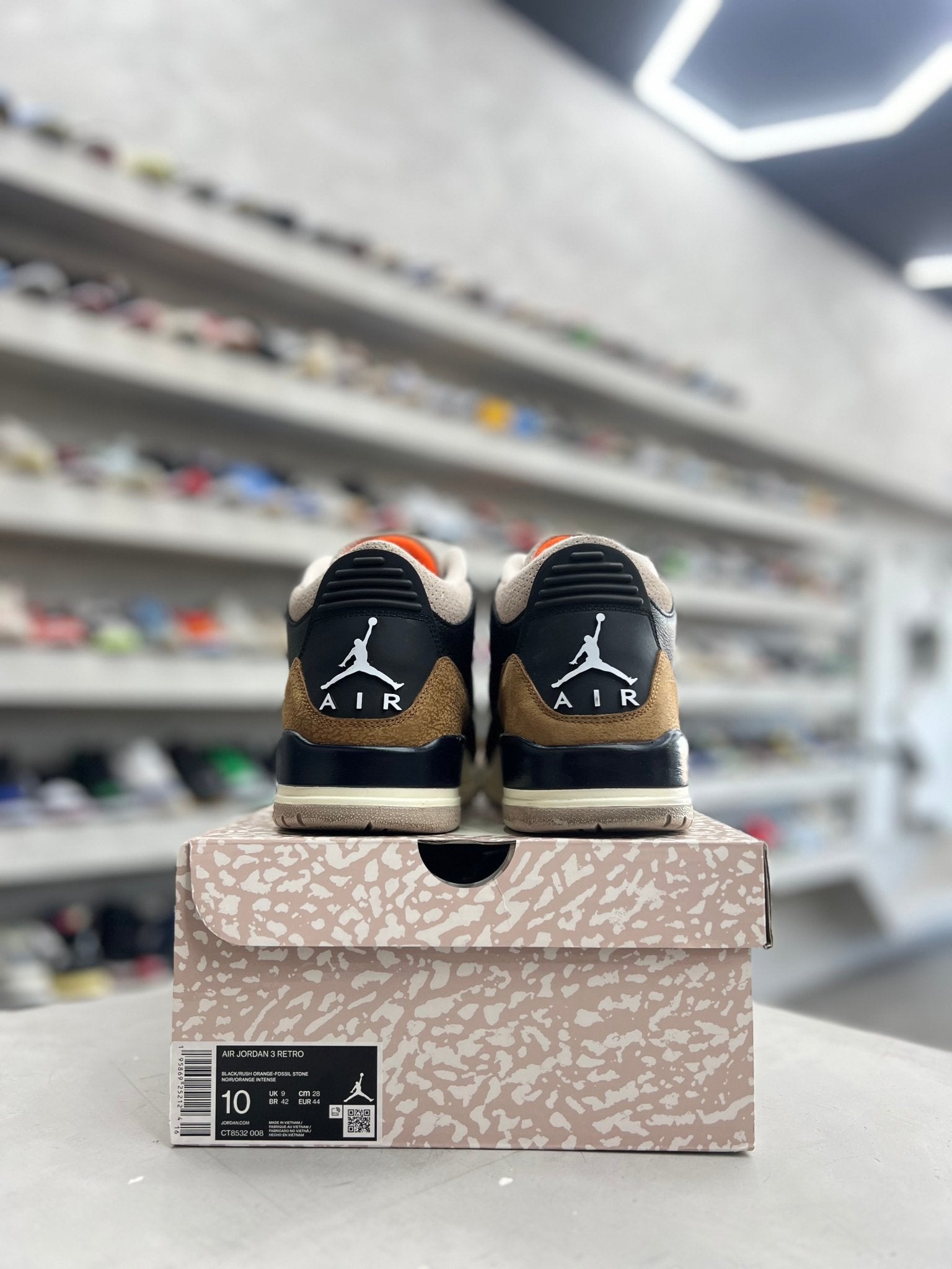 Jordan 3 Retro Desert Elephant Sz 10 (PREOWNED) - Restock AveJordan 3 Retro Desert Elephant Sz 10 (PREOWNED)Restock AveRestock Ave1040685427Restock Ave
