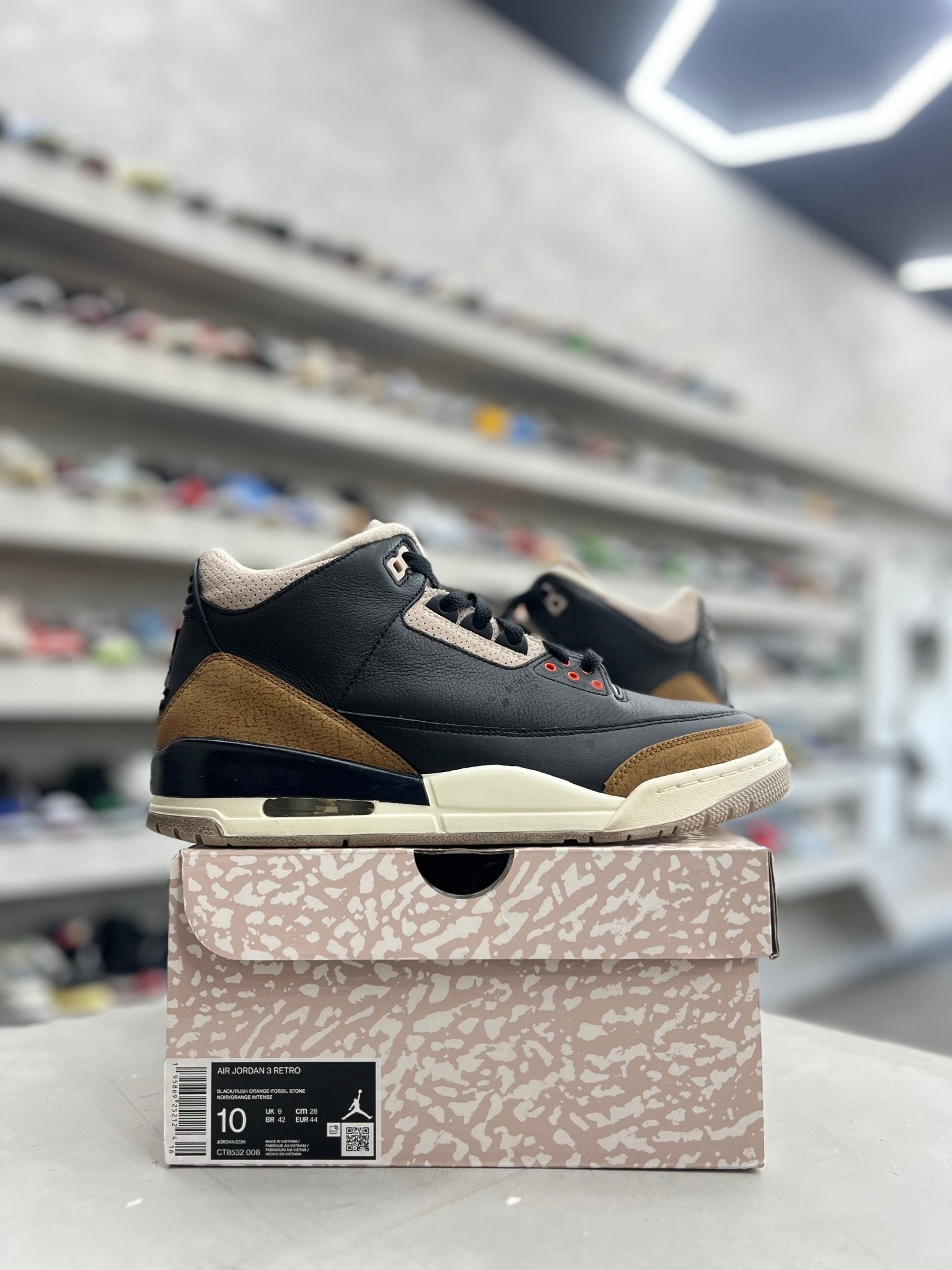 Jordan 3 Retro Desert Elephant Sz 10 (PREOWNED) - Restock AveJordan 3 Retro Desert Elephant Sz 10 (PREOWNED)Restock AveRestock Ave1040685427Restock Ave
