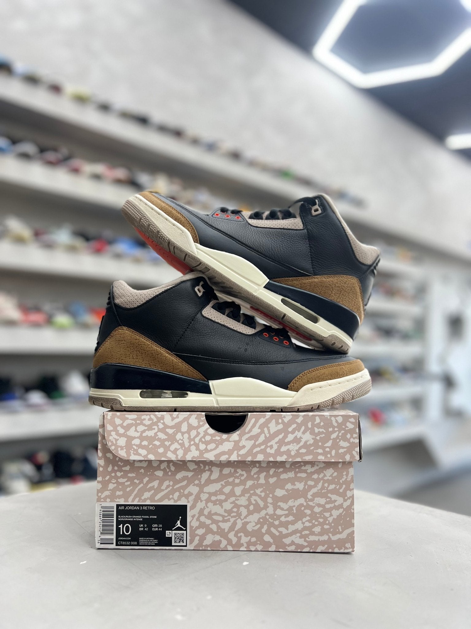 Jordan 3 Retro Desert Elephant Sz 10 (PREOWNED) - Restock AveJordan 3 Retro Desert Elephant Sz 10 (PREOWNED)Restock AveRestock Ave1040685427Restock Ave