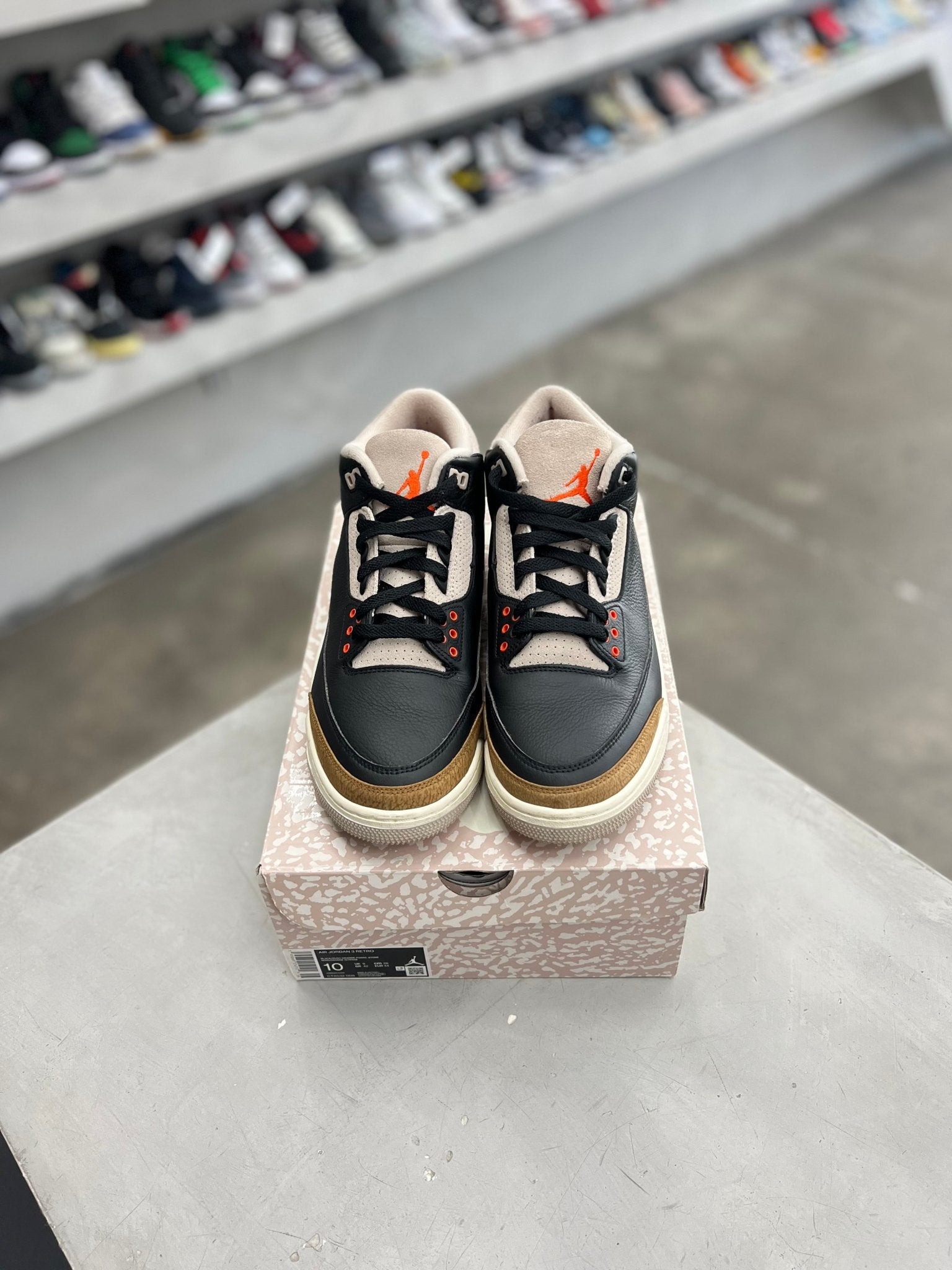 Jordan 3 Retro Desert Elephant Sz 10 (PREOWNED) - Restock AveJordan 3 Retro Desert Elephant Sz 10 (PREOWNED)Restock AveRestock Ave1040685427Restock Ave