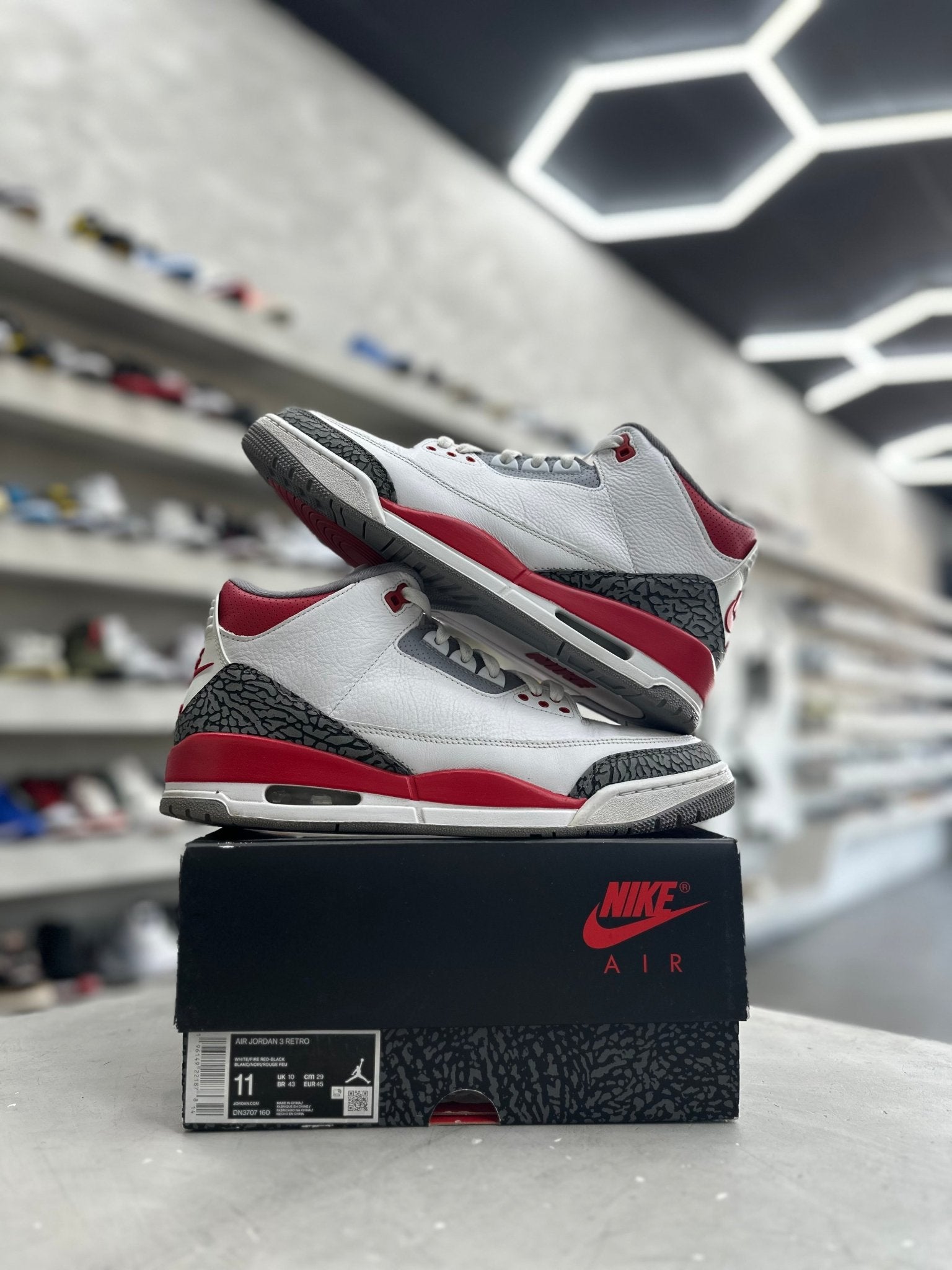 Jordan 3 Retro Fire Red Sz 11 (PREOWNED) - Restock AveJordan 3 Retro Fire Red Sz 11 (PREOWNED)Restock AveRestock Ave11Restock Ave