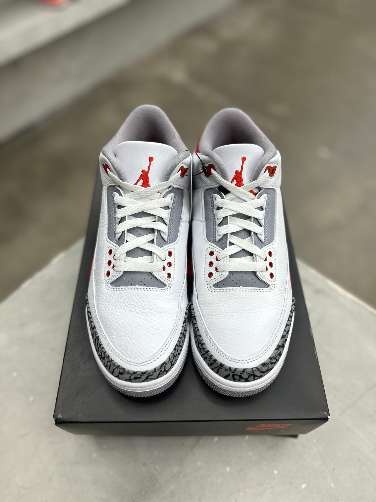 Jordan 3 Retro Fire Red Sz 8 (PREOWNED) - Restock AveJordan 3 Retro Fire Red Sz 8 (PREOWNED)Restock AveRestock Ave8Restock Ave