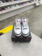Jordan 3 Retro Fire Red Sz 8.5 (PREOWNED) - Restock AveJordan 3 Retro Fire Red Sz 8.5 (PREOWNED)Restock AveRestock Ave8.509461619Restock Ave