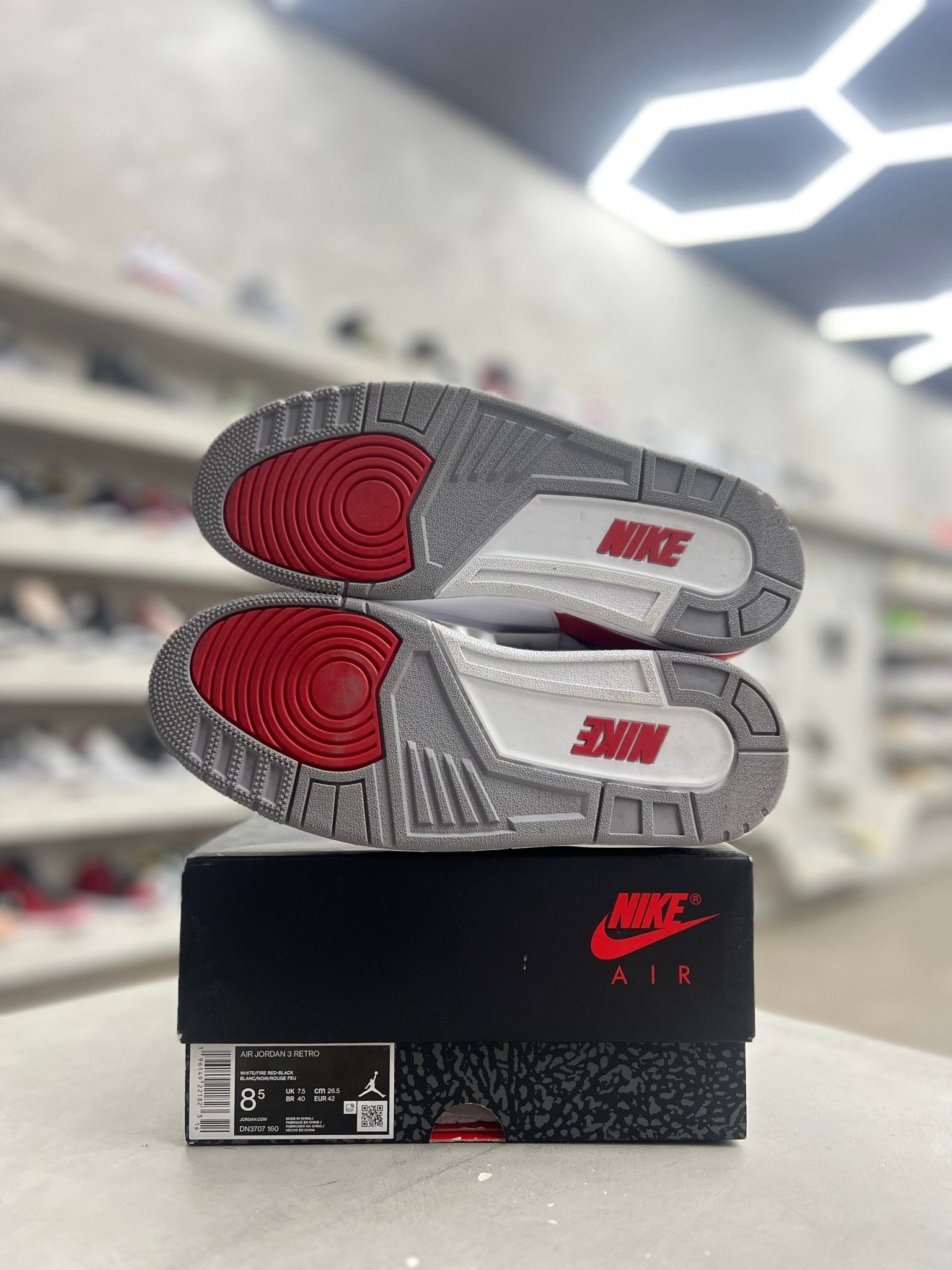 Jordan 3 Retro Fire Red Sz 8.5 (PREOWNED) - Restock AveJordan 3 Retro Fire Red Sz 8.5 (PREOWNED)Restock AveRestock Ave8.509461619Restock Ave