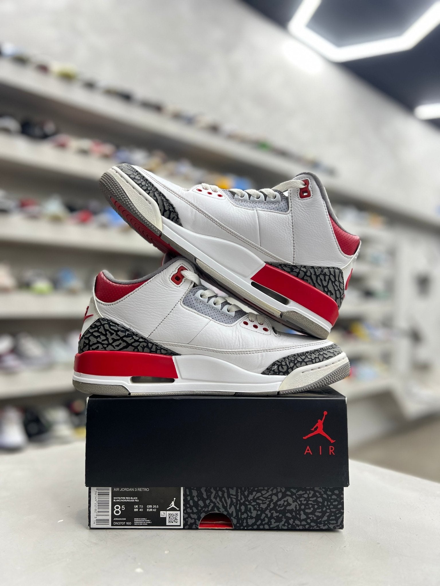Jordan 3 Retro Fire Red Sz 8.5 (PREOWNED) - Restock AveJordan 3 Retro Fire Red Sz 8.5 (PREOWNED)Restock AveRestock Ave8.5Restock Ave