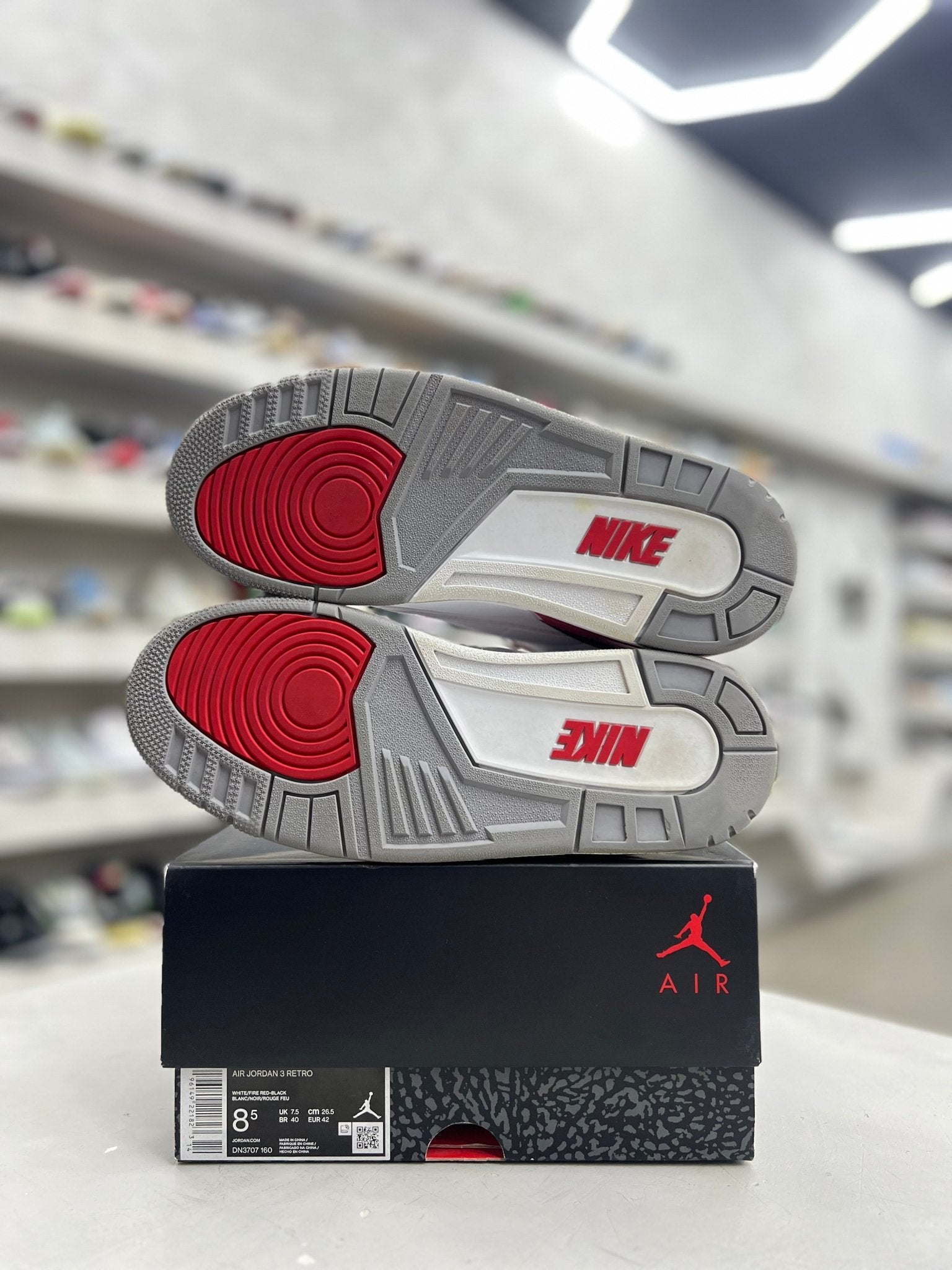 Jordan 3 Retro Fire Red Sz 8.5 (PREOWNED) - Restock AveJordan 3 Retro Fire Red Sz 8.5 (PREOWNED)Restock AveRestock Ave8.5Restock Ave