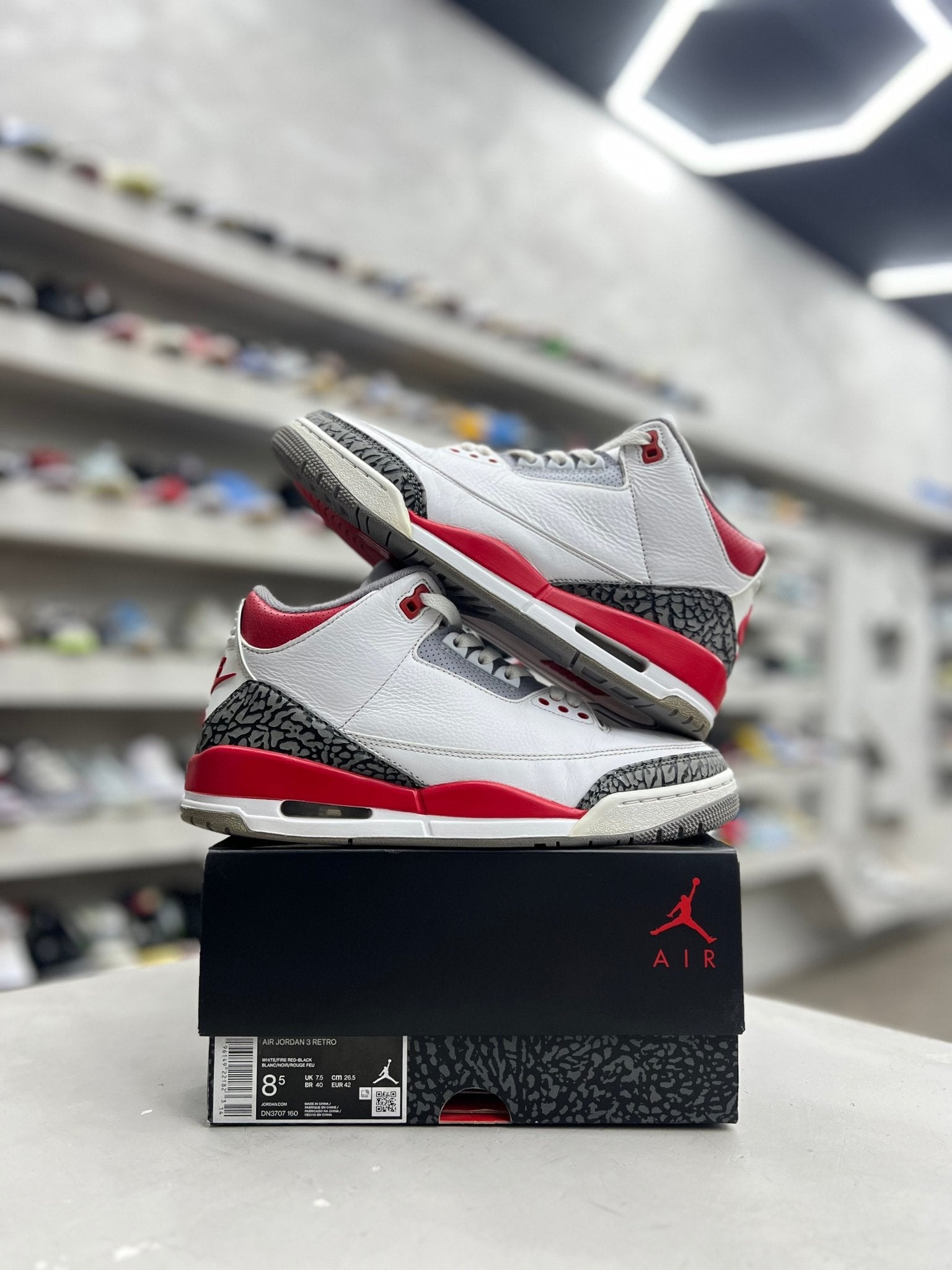 Jordan 3 Retro Fire Red Sz 8.5 (PREOWNED) - Restock AveJordan 3 Retro Fire Red Sz 8.5 (PREOWNED)Restock AveRestock Ave8.5Restock Ave