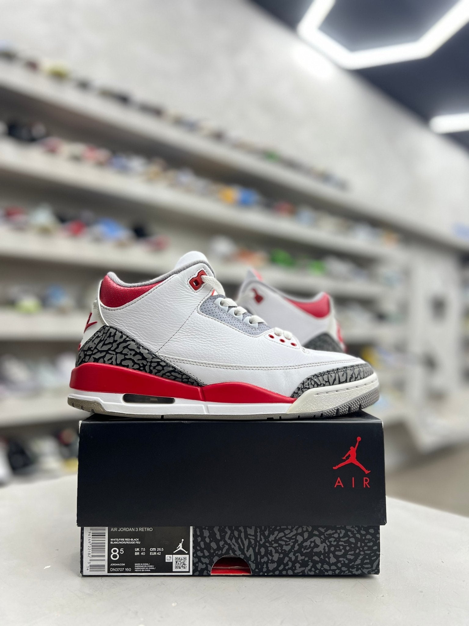 Jordan 3 Retro Fire Red Sz 8.5 (PREOWNED) - Restock AveJordan 3 Retro Fire Red Sz 8.5 (PREOWNED)Restock AveRestock Ave8.5Restock Ave