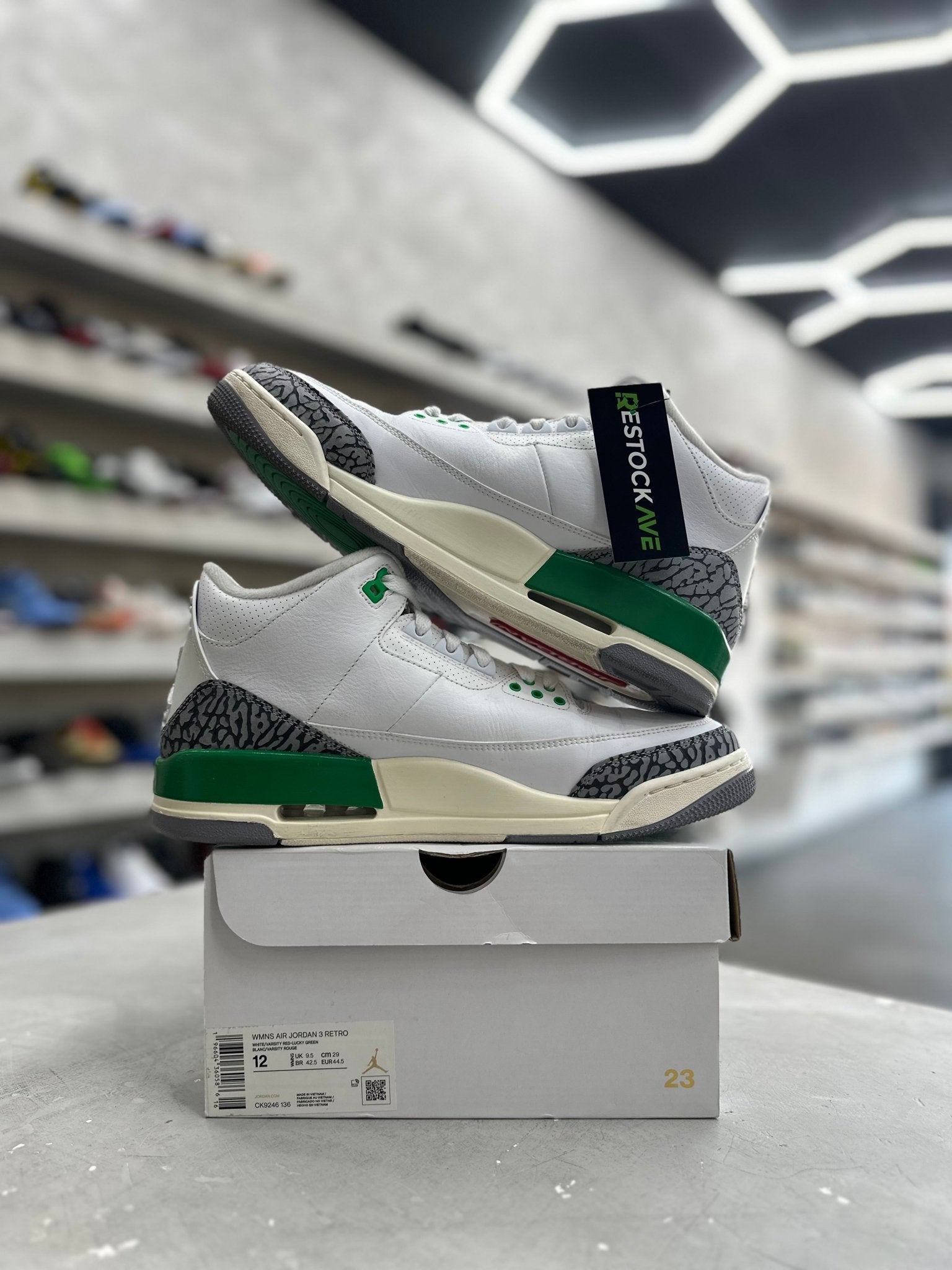 Jordan 3 Retro Lucky Green Sz W12/10.5 (PREOWNED) - Restock AveJordan 3 Retro Lucky Green Sz W12/10.5 (PREOWNED)Restock AveRestock Avew12/10.5menRestock Ave