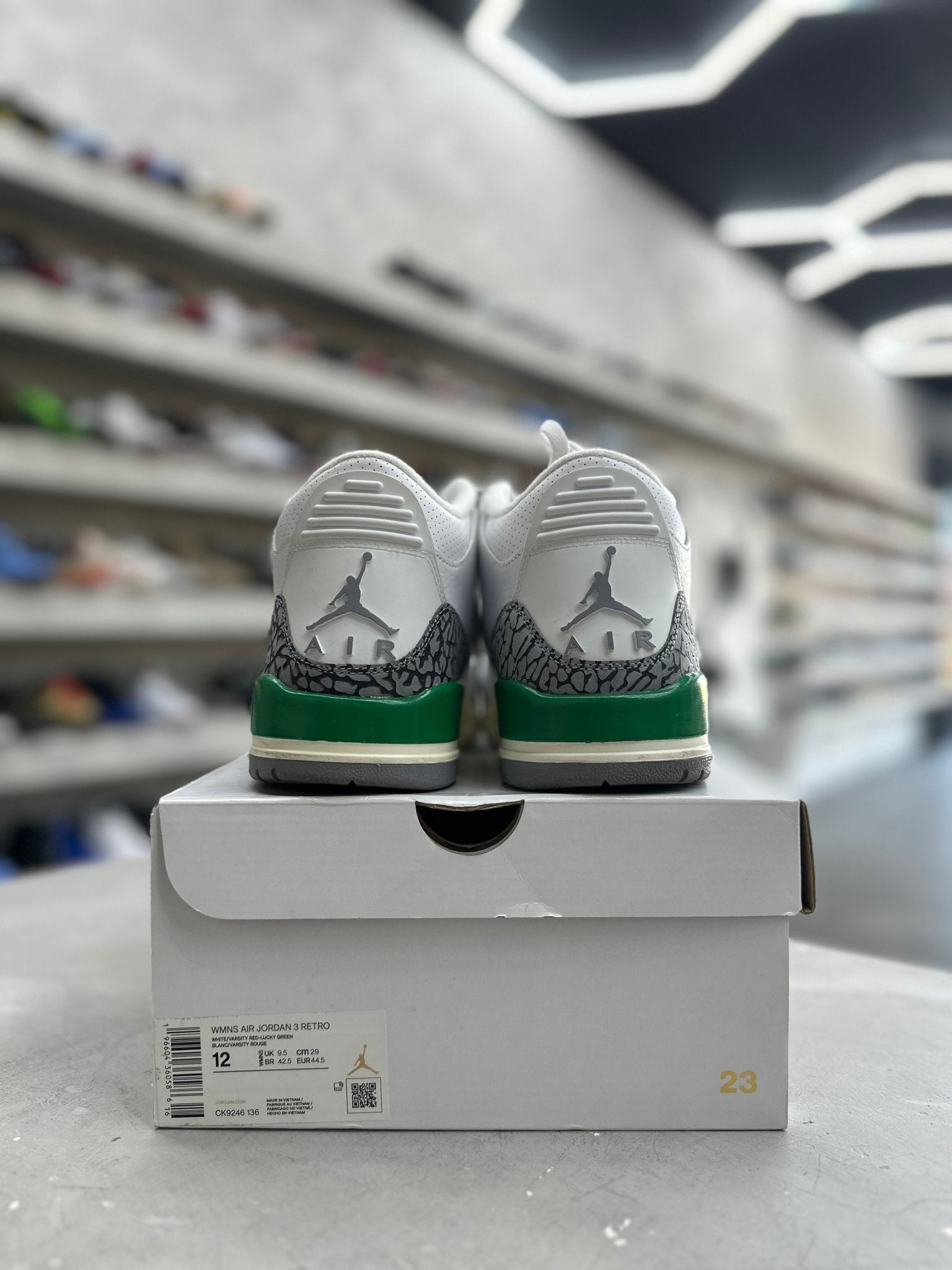 Jordan 3 Retro Lucky Green Sz W12/10.5 (PREOWNED) - Restock AveJordan 3 Retro Lucky Green Sz W12/10.5 (PREOWNED)Restock AveRestock Avew12/10.5menRestock Ave