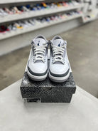 Jordan 3 Retro Midnight Navy Sz 8.5 (PREOWNED) - Restock AveJordan 3 Retro Midnight Navy Sz 8.5 (PREOWNED)Restock AveRestock Ave8.538631795Restock Ave