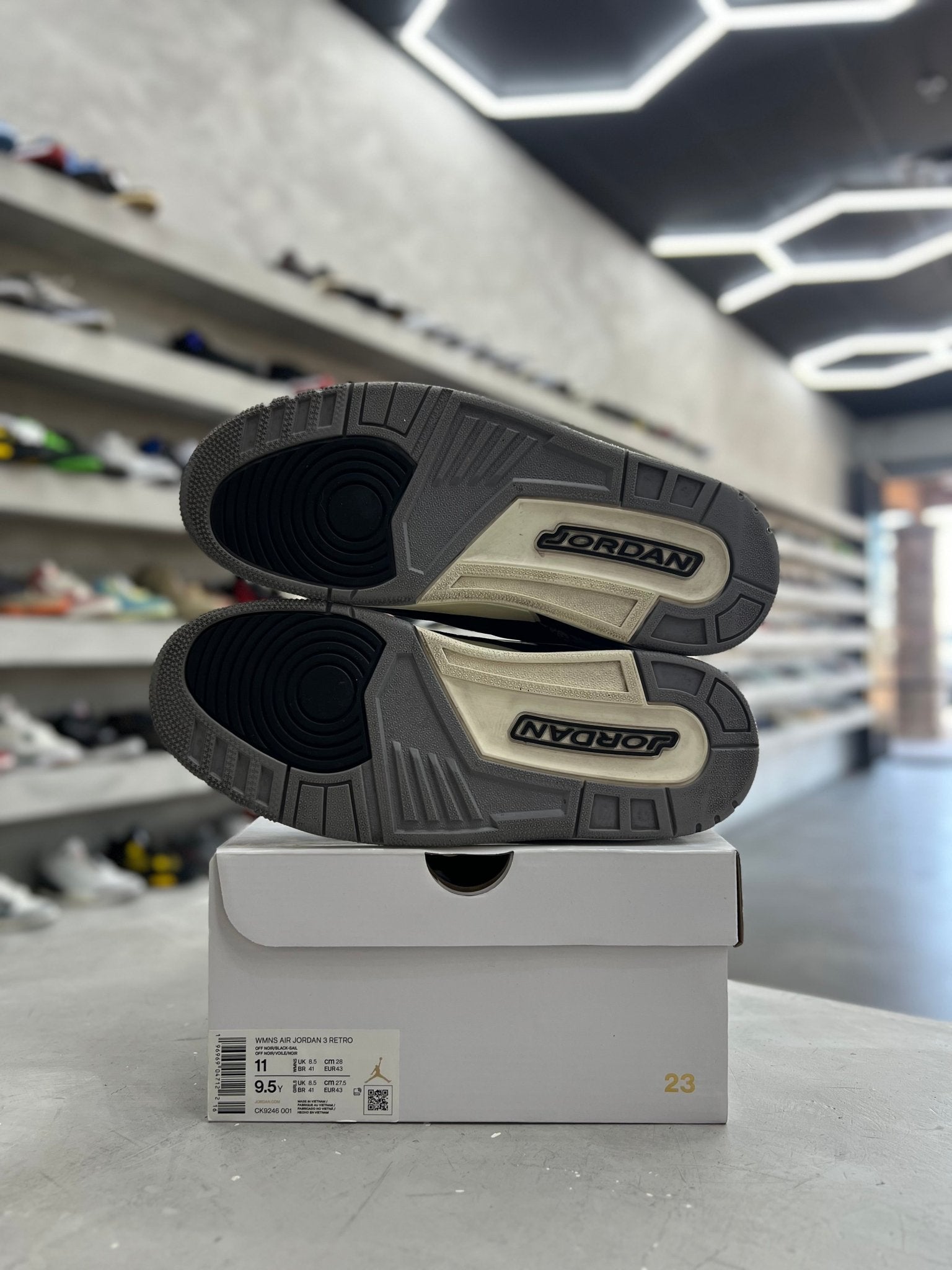 Jordan 3 Retro Off Noir Sz W11/9.5 (PREOWNED) - Restock AveJordan 3 Retro Off Noir Sz W11/9.5 (PREOWNED)Restock AveRestock Avew11/9.5men95524979Restock Ave