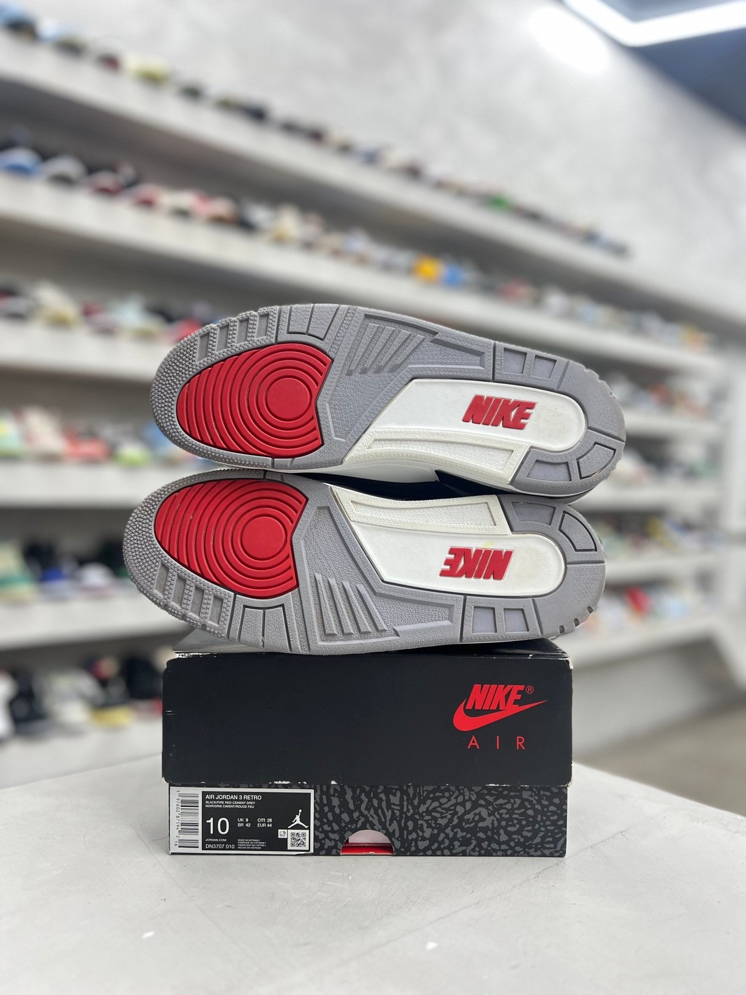 Jordan 3 Retro OG Black Cement Sz 10 (PREOWNED) - Restock AveJordan 3 Retro OG Black Cement Sz 10 (PREOWNED)Restock AveRestock Ave1038651507Restock Ave