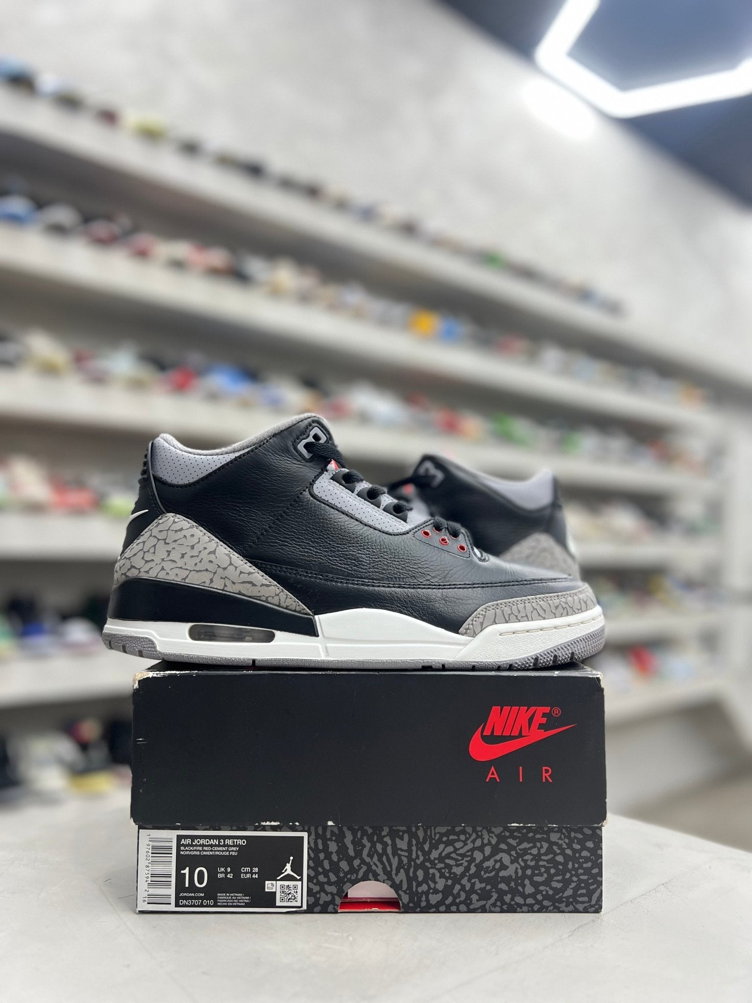 Jordan 3 Retro OG Black Cement Sz 10 (PREOWNED) - Restock AveJordan 3 Retro OG Black Cement Sz 10 (PREOWNED)Restock AveRestock Ave1038651507Restock Ave