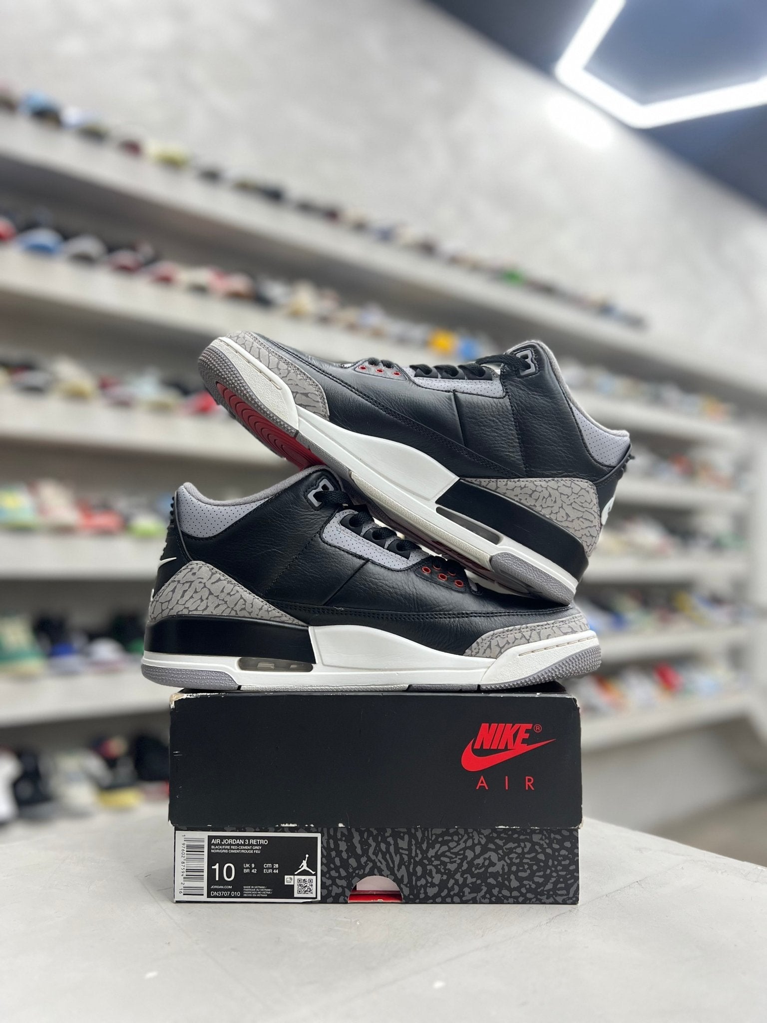 Jordan 3 Retro OG Black Cement Sz 10 (PREOWNED) - Restock AveJordan 3 Retro OG Black Cement Sz 10 (PREOWNED)Restock AveRestock Ave1038651507Restock Ave