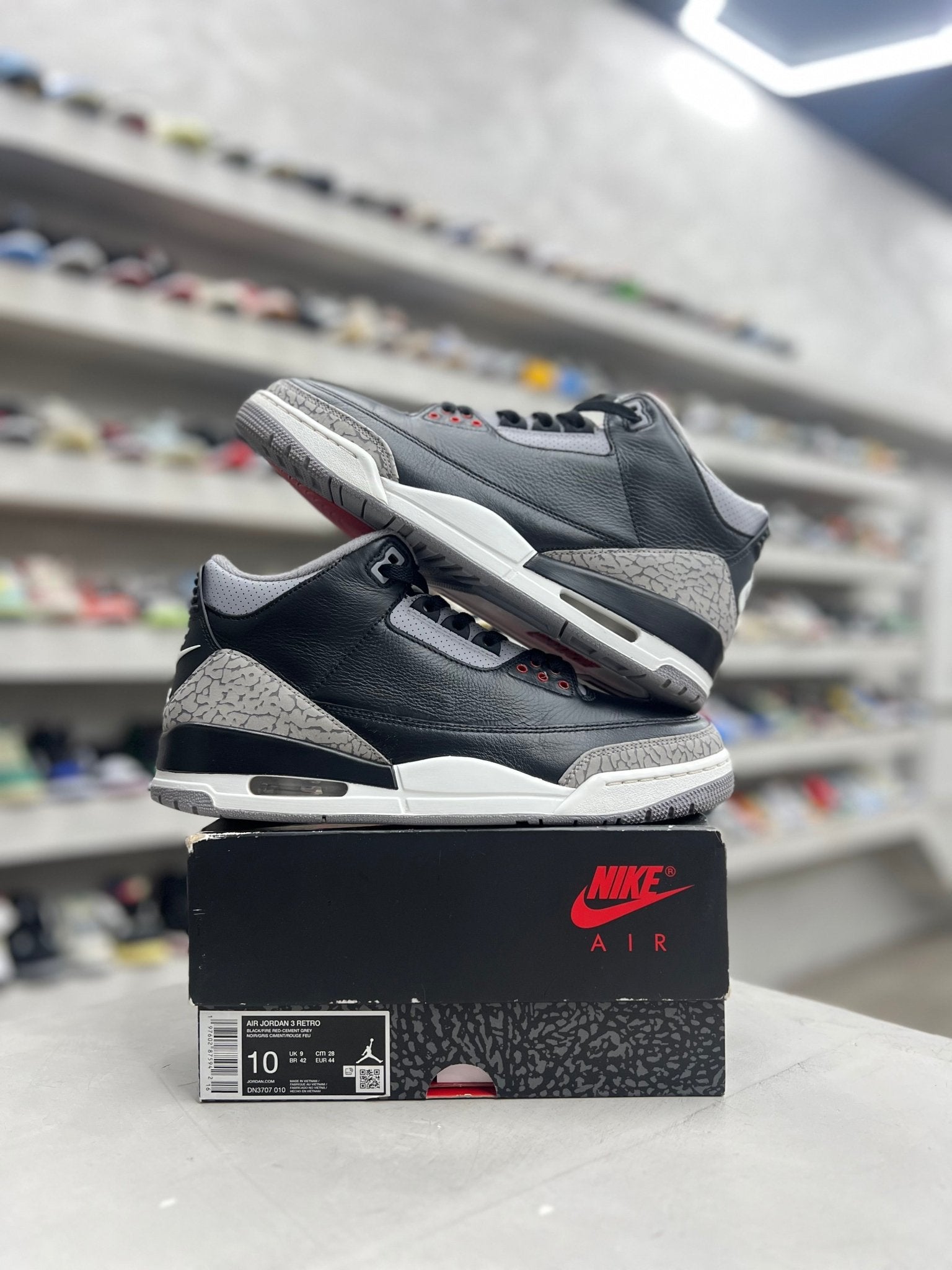 Jordan 3 Retro OG Black Cement Sz 10 (PREOWNED) - Restock AveJordan 3 Retro OG Black Cement Sz 10 (PREOWNED)Restock AveRestock Ave1038651507Restock Ave