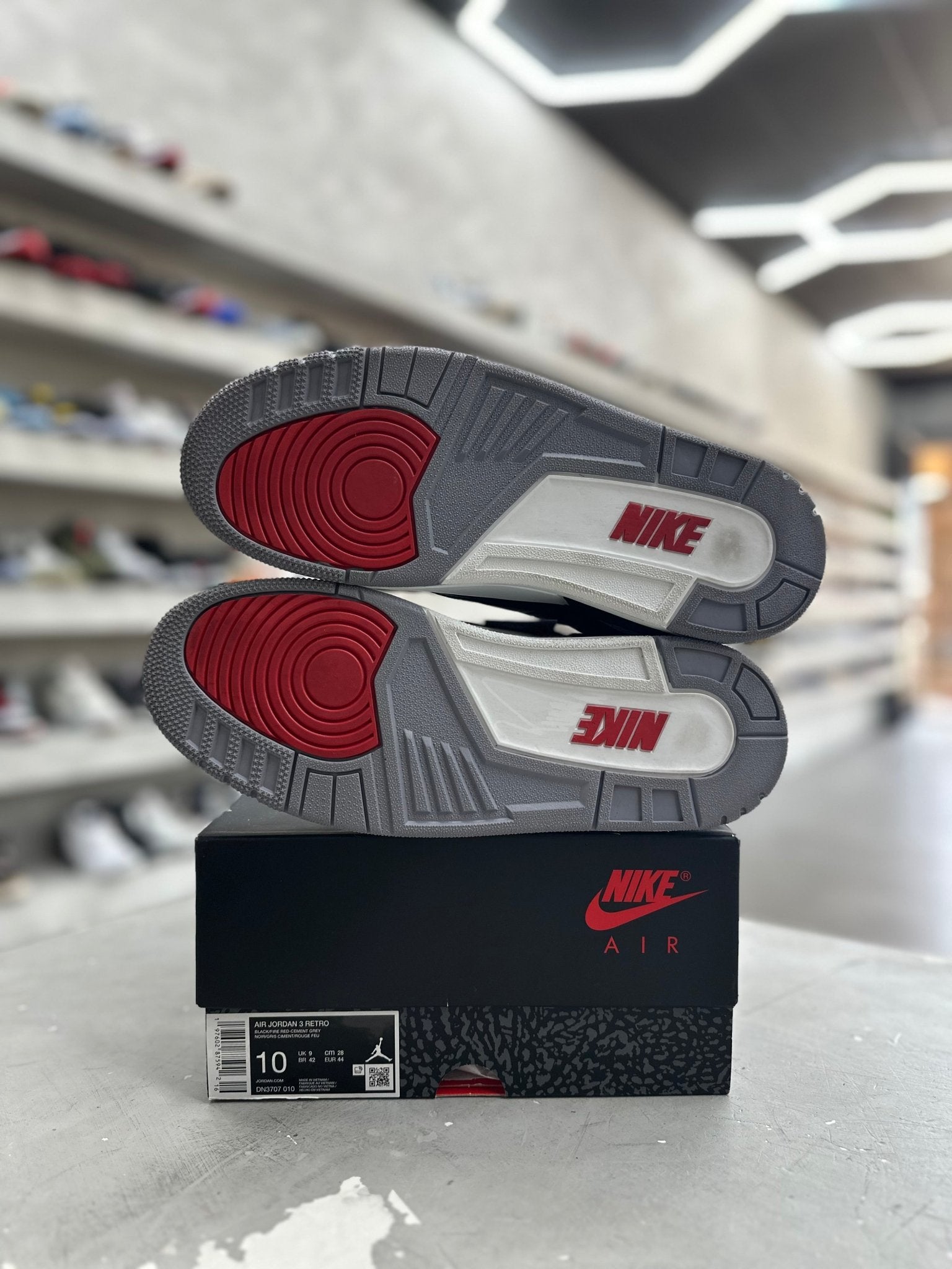 Jordan 3 Retro OG Black Cement Sz 10 (PREOWNED) - Restock AveJordan 3 Retro OG Black Cement Sz 10 (PREOWNED)Restock AveRestock Ave1055273587Restock Ave