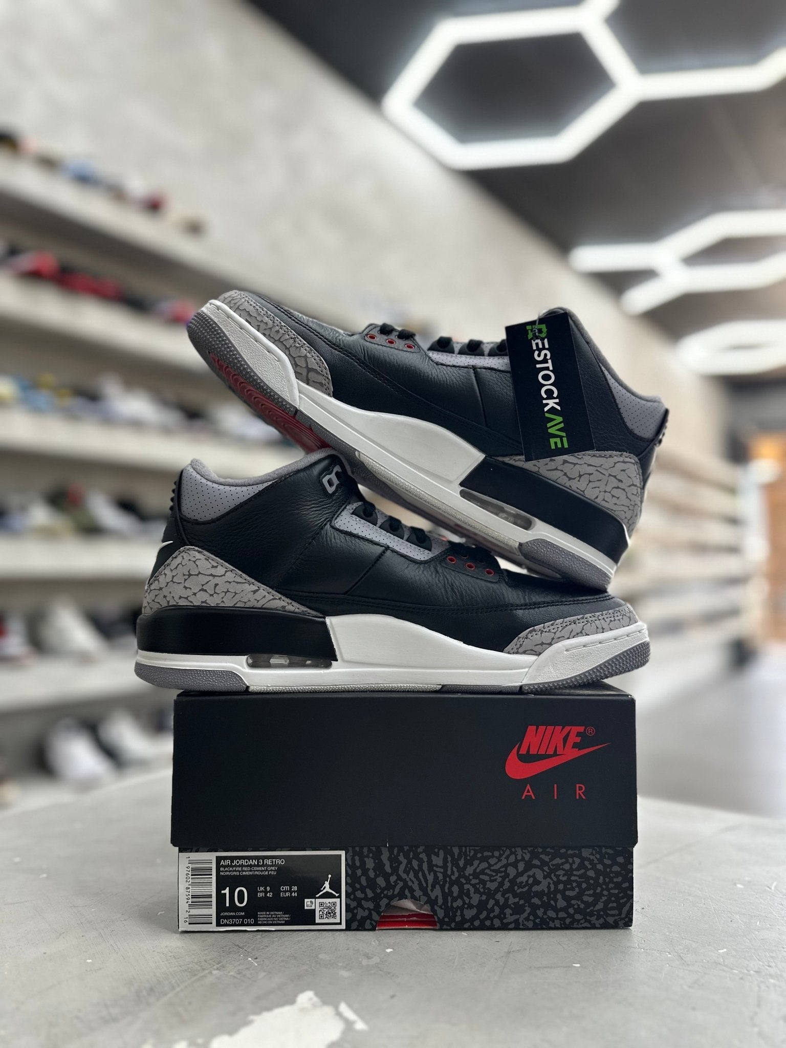 Jordan 3 Retro OG Black Cement Sz 10 (PREOWNED) - Restock AveJordan 3 Retro OG Black Cement Sz 10 (PREOWNED)Restock AveRestock Ave1055273587Restock Ave