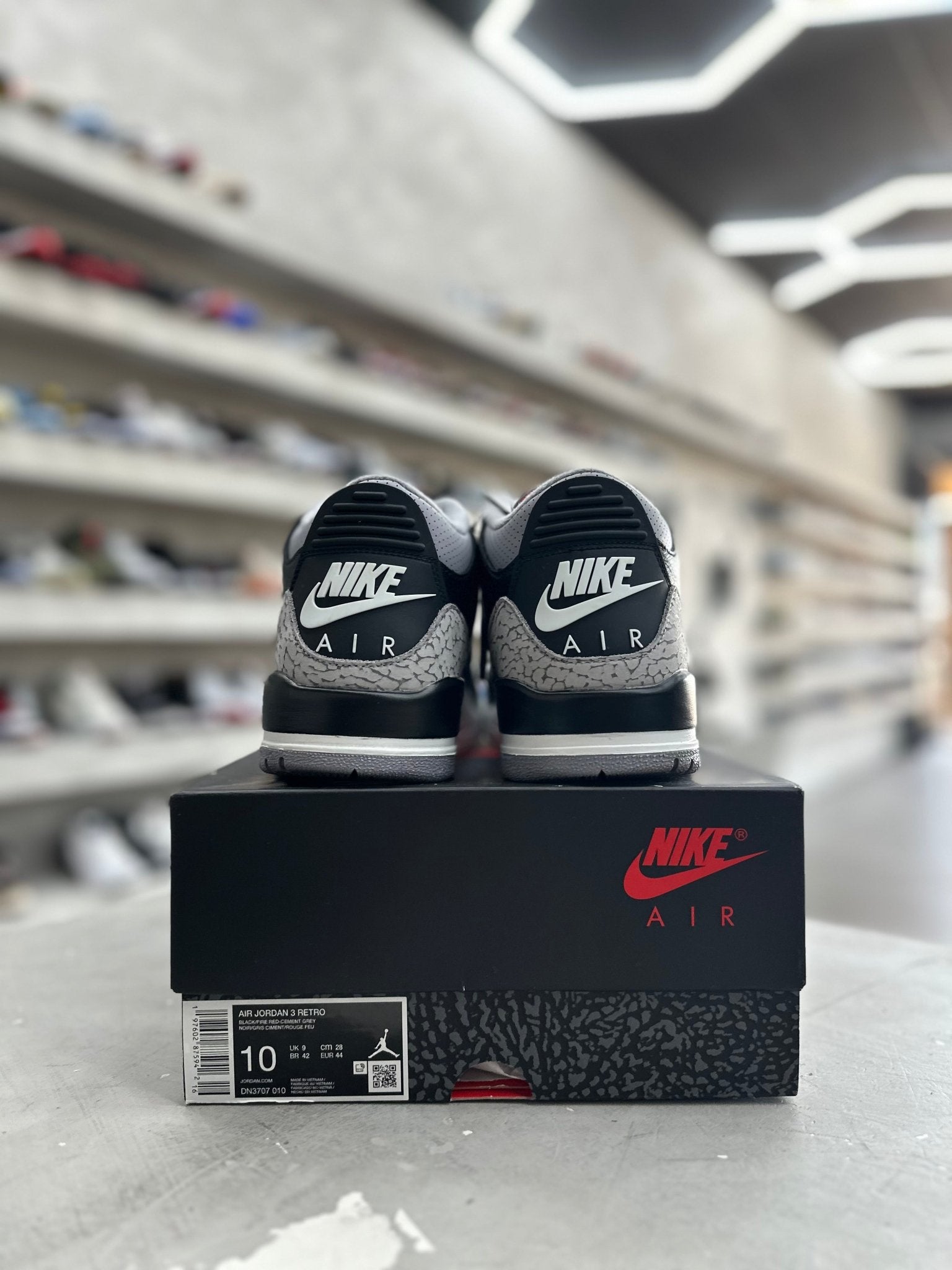 Jordan 3 Retro OG Black Cement Sz 10 (PREOWNED) - Restock AveJordan 3 Retro OG Black Cement Sz 10 (PREOWNED)Restock AveRestock Ave1055273587Restock Ave