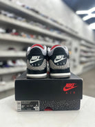 Jordan 3 Retro OG Black Cement Sz 8.5 (PREOWNED) - Restock AveJordan 3 Retro OG Black Cement Sz 8.5 (PREOWNED)Restock AveRestock Ave8.530451571Restock Ave