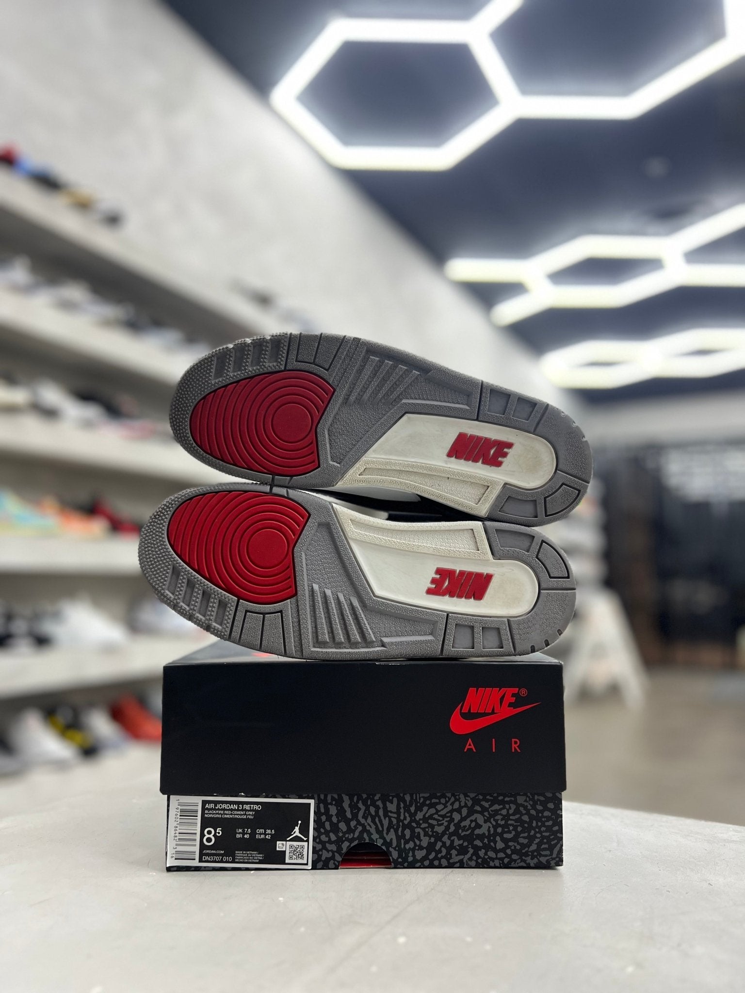 Jordan 3 Retro OG Black Cement Sz 8.5 (PREOWNED) - Restock AveJordan 3 Retro OG Black Cement Sz 8.5 (PREOWNED)Restock AveRestock Ave8.5Restock Ave