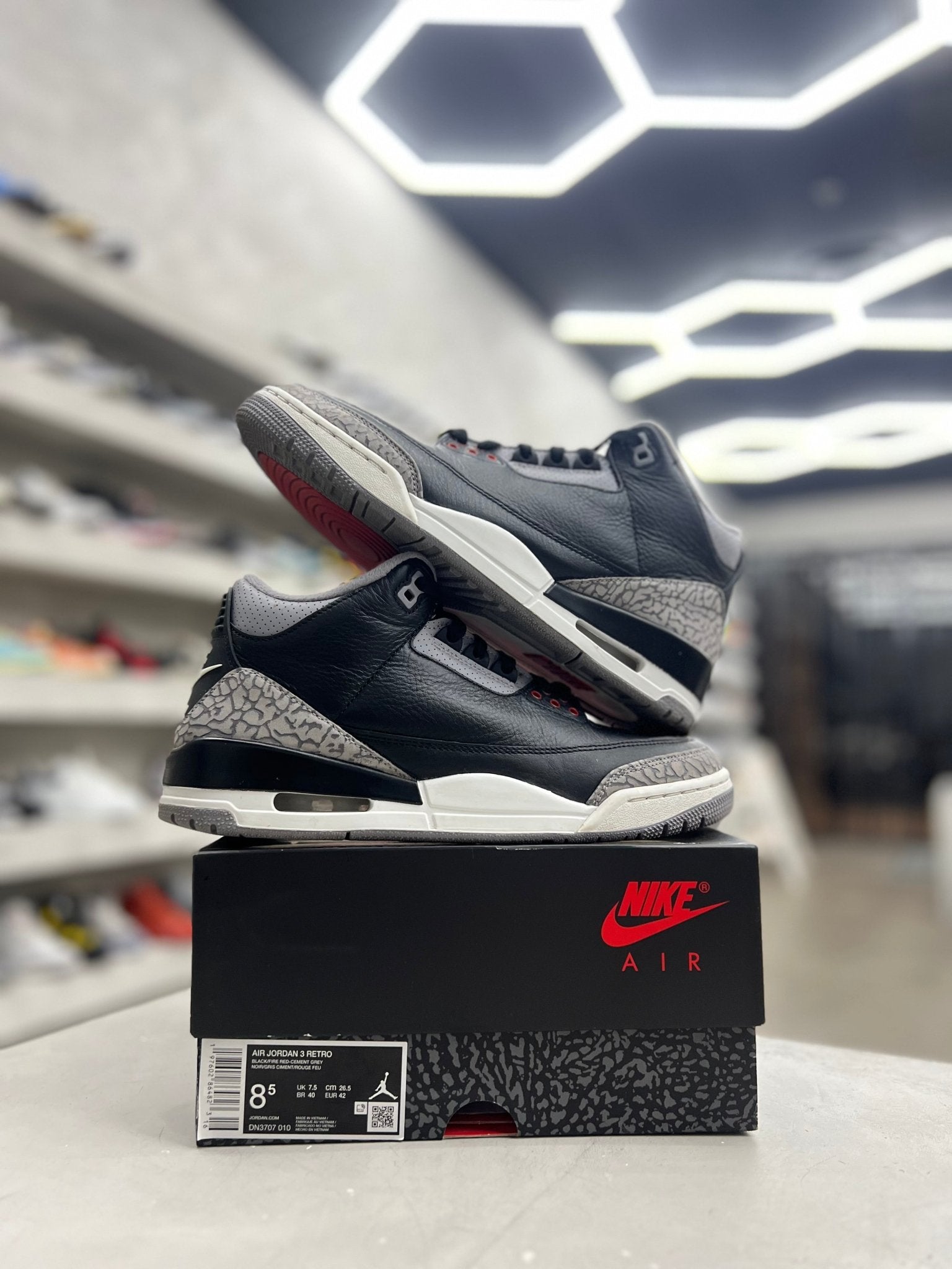 Jordan 3 Retro OG Black Cement Sz 8.5 (PREOWNED) - Restock AveJordan 3 Retro OG Black Cement Sz 8.5 (PREOWNED)Restock AveRestock Ave8.5Restock Ave