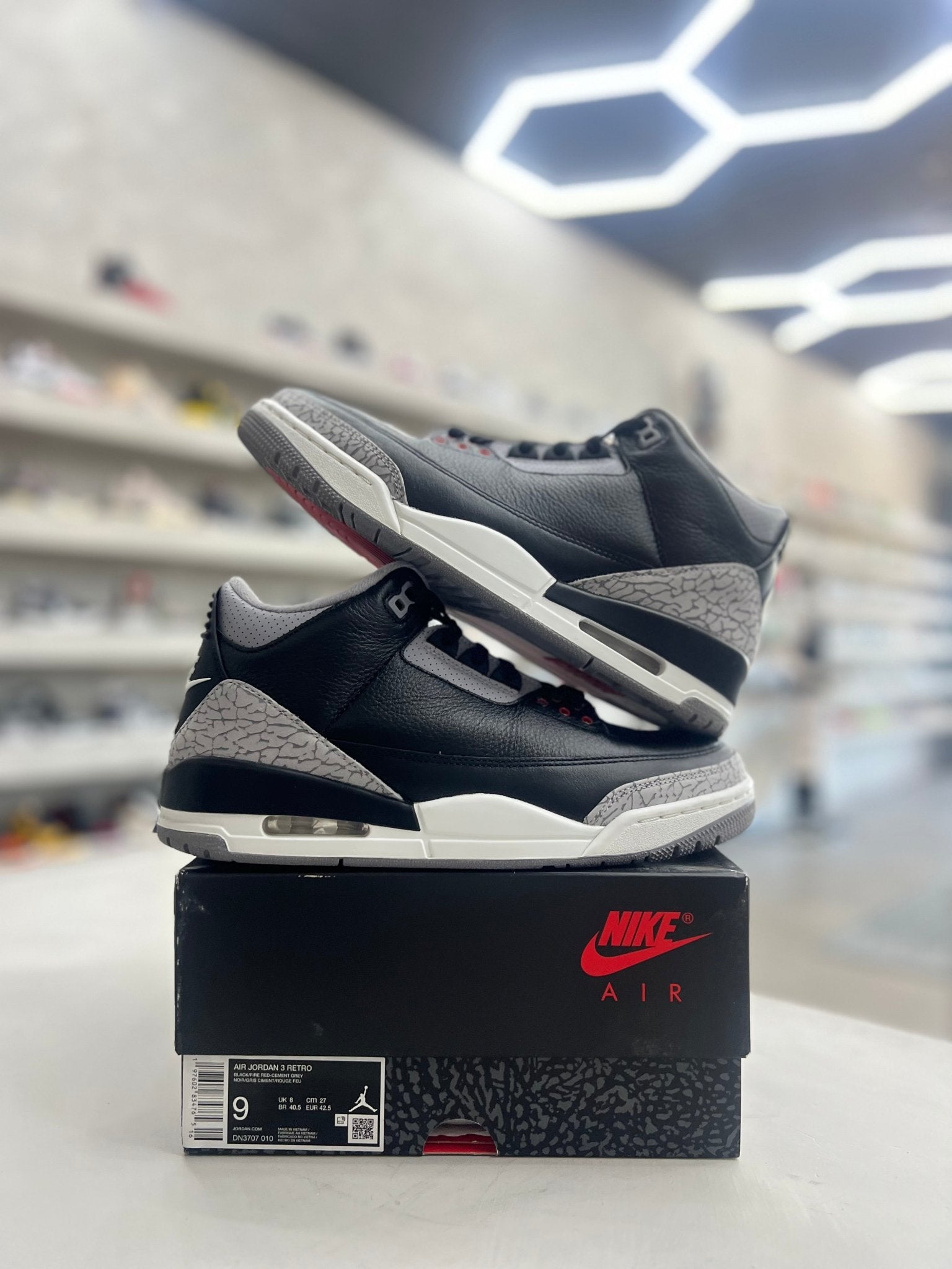 Jordan 3 Retro OG Black Cement Sz 9 (PREOWNED) - Restock AveJordan 3 Retro OG Black Cement Sz 9 (PREOWNED)Restock AveRestock Ave9Restock Ave