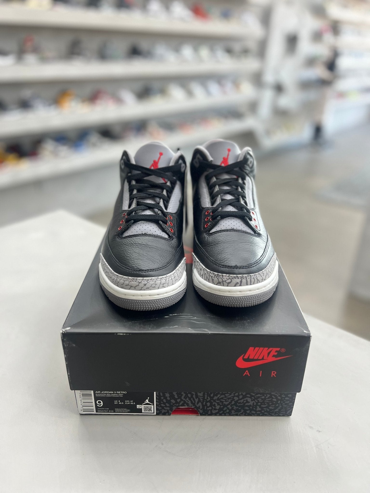 Jordan 3 Retro OG Black Cement Sz 9 (PREOWNED) - Restock AveJordan 3 Retro OG Black Cement Sz 9 (PREOWNED)Restock AveRestock Ave9Restock Ave