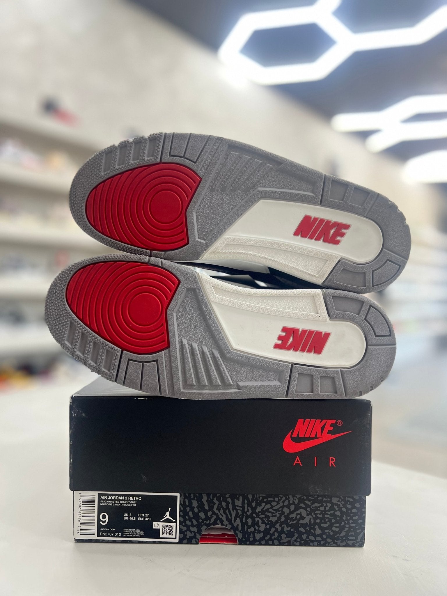 Jordan 3 Retro OG Black Cement Sz 9 (PREOWNED) - Restock AveJordan 3 Retro OG Black Cement Sz 9 (PREOWNED)Restock AveRestock Ave9Restock Ave