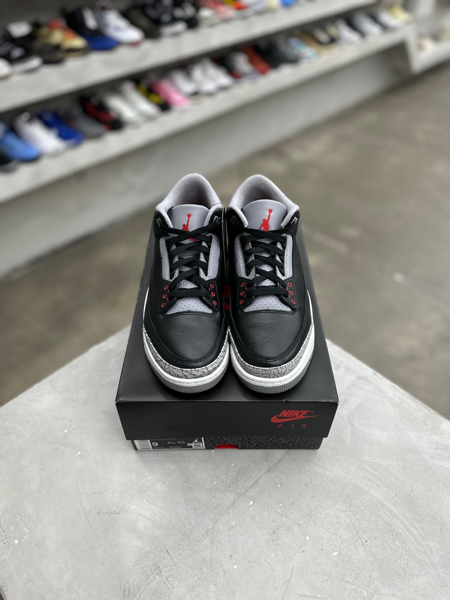 Jordan 3 Retro OG Black Cement Sz 9 (PREOWNED) - Restock AveJordan 3 Retro OG Black Cement Sz 9 (PREOWNED)Restock AveRestock Ave9Restock Ave