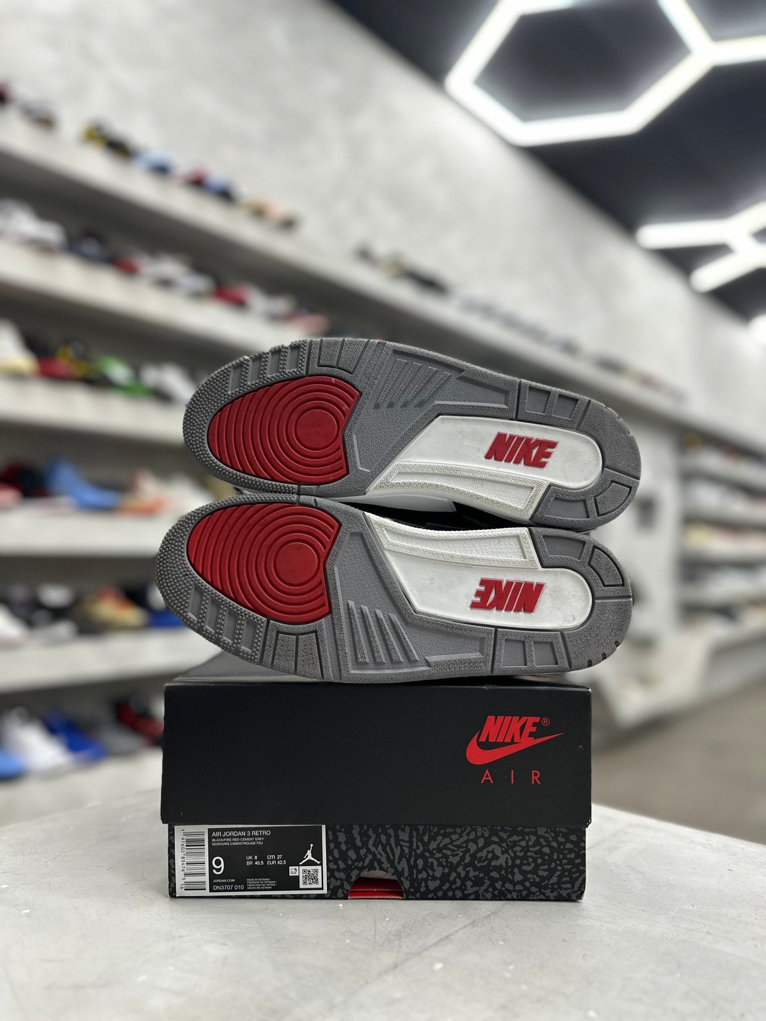 Jordan 3 Retro OG Black Cement Sz 9 (PREOWNED) - Restock AveJordan 3 Retro OG Black Cement Sz 9 (PREOWNED)Restock AveRestock Ave9Restock Ave