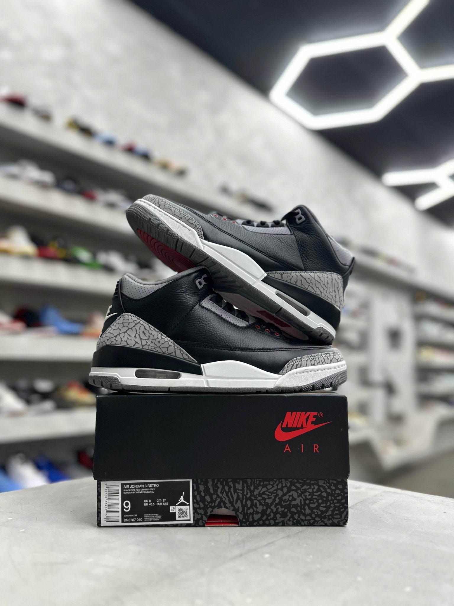 Jordan 3 Retro OG Black Cement Sz 9 (PREOWNED) - Restock AveJordan 3 Retro OG Black Cement Sz 9 (PREOWNED)Restock AveRestock Ave9Restock Ave