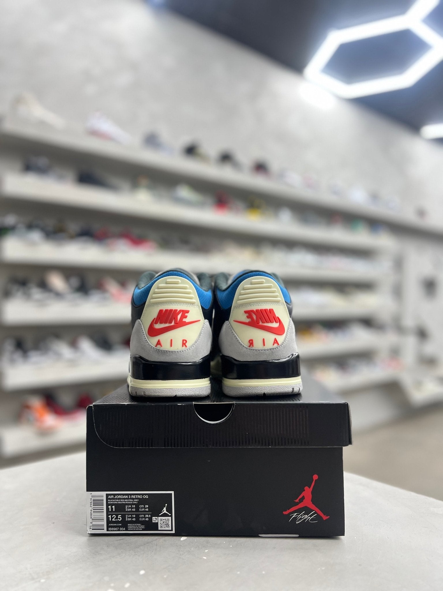 Jordan 3 Retro OG Rare Air Sz 11 (PREOWNED) - Restock AveJordan 3 Retro OG Rare Air Sz 11 (PREOWNED)Restock AveRestock Ave11Restock Ave