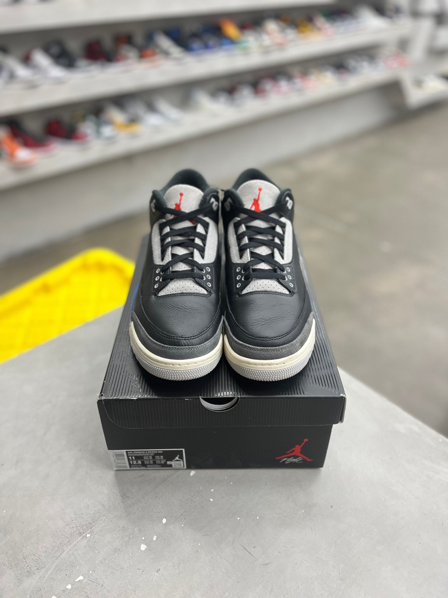 Jordan 3 Retro OG Rare Air Sz 11 (PREOWNED) - Restock AveJordan 3 Retro OG Rare Air Sz 11 (PREOWNED)Restock AveRestock Ave11Restock Ave