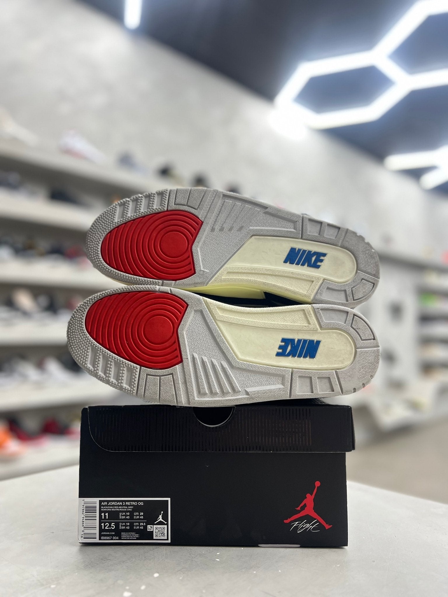 Jordan 3 Retro OG Rare Air Sz 11 (PREOWNED) - Restock AveJordan 3 Retro OG Rare Air Sz 11 (PREOWNED)Restock AveRestock Ave11Restock Ave