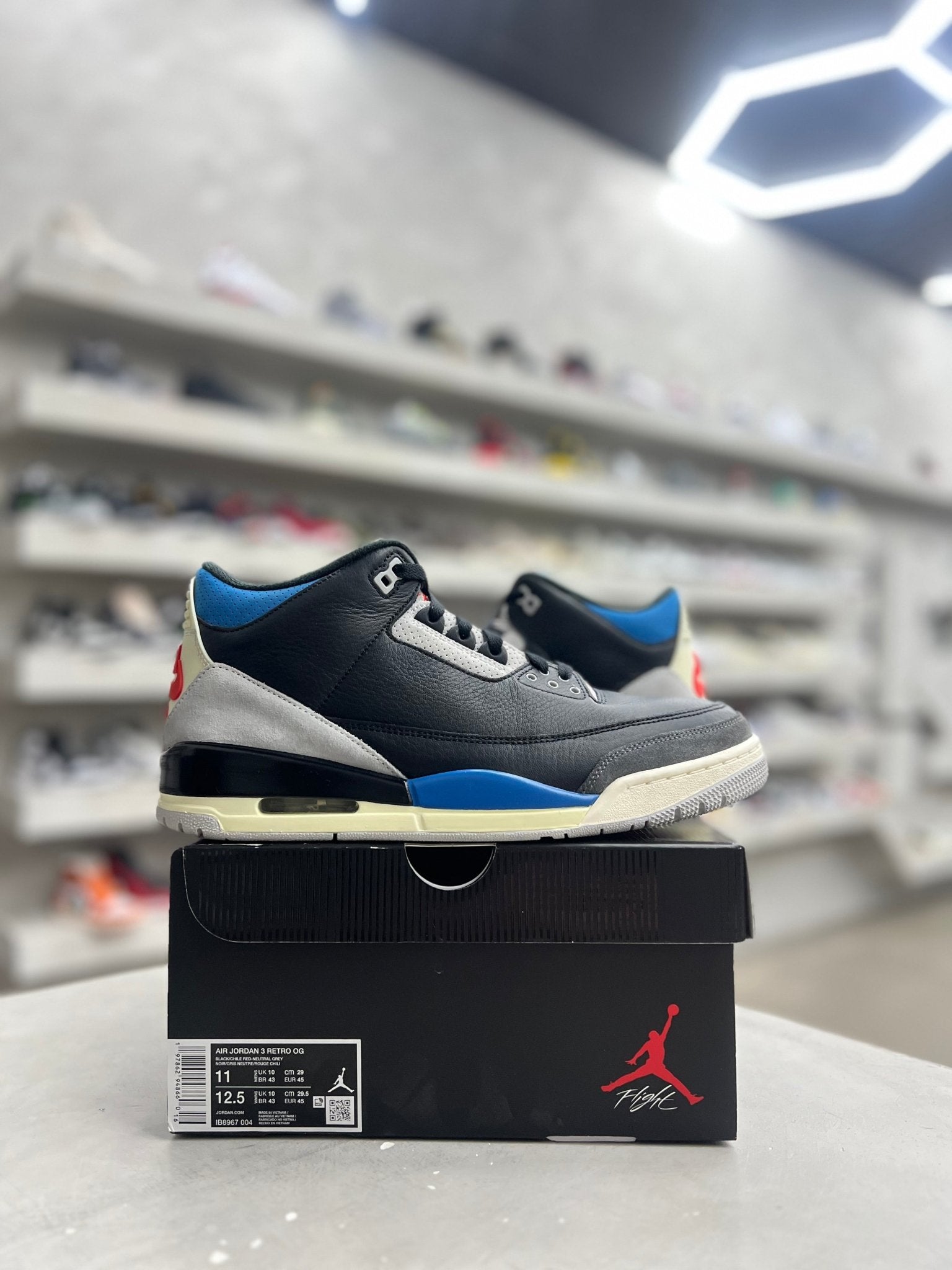 Jordan 3 Retro OG Rare Air Sz 11 (PREOWNED) - Restock AveJordan 3 Retro OG Rare Air Sz 11 (PREOWNED)Restock AveRestock Ave11Restock Ave