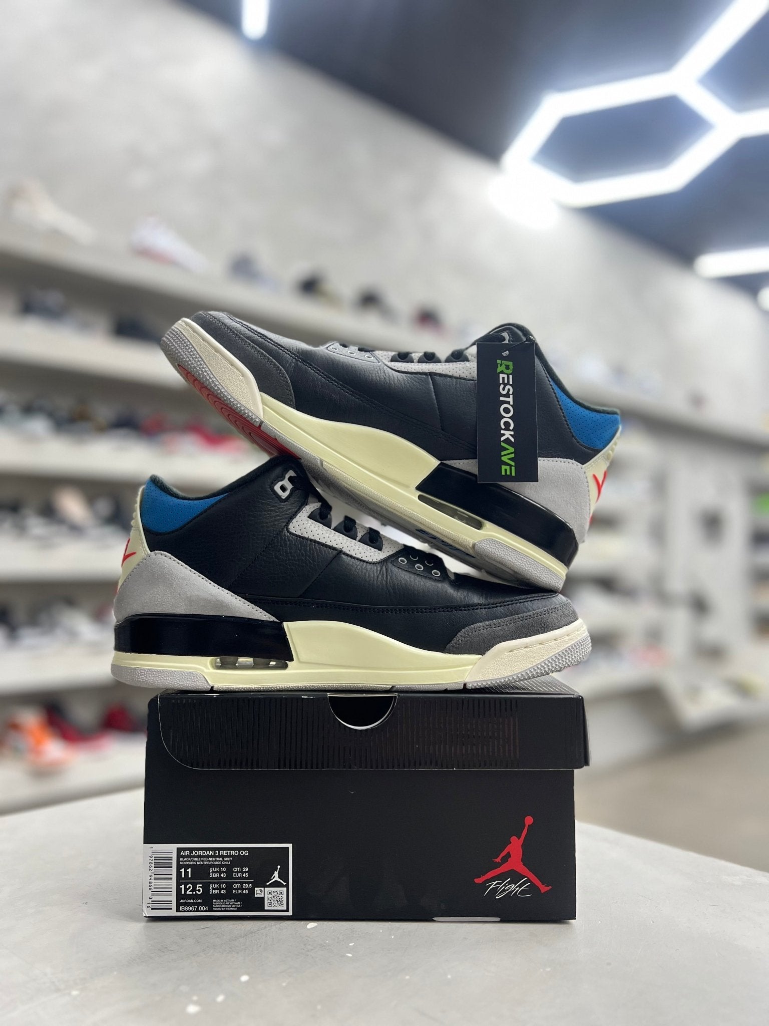 Jordan 3 Retro OG Rare Air Sz 11 (PREOWNED) - Restock AveJordan 3 Retro OG Rare Air Sz 11 (PREOWNED)Restock AveRestock Ave11Restock Ave