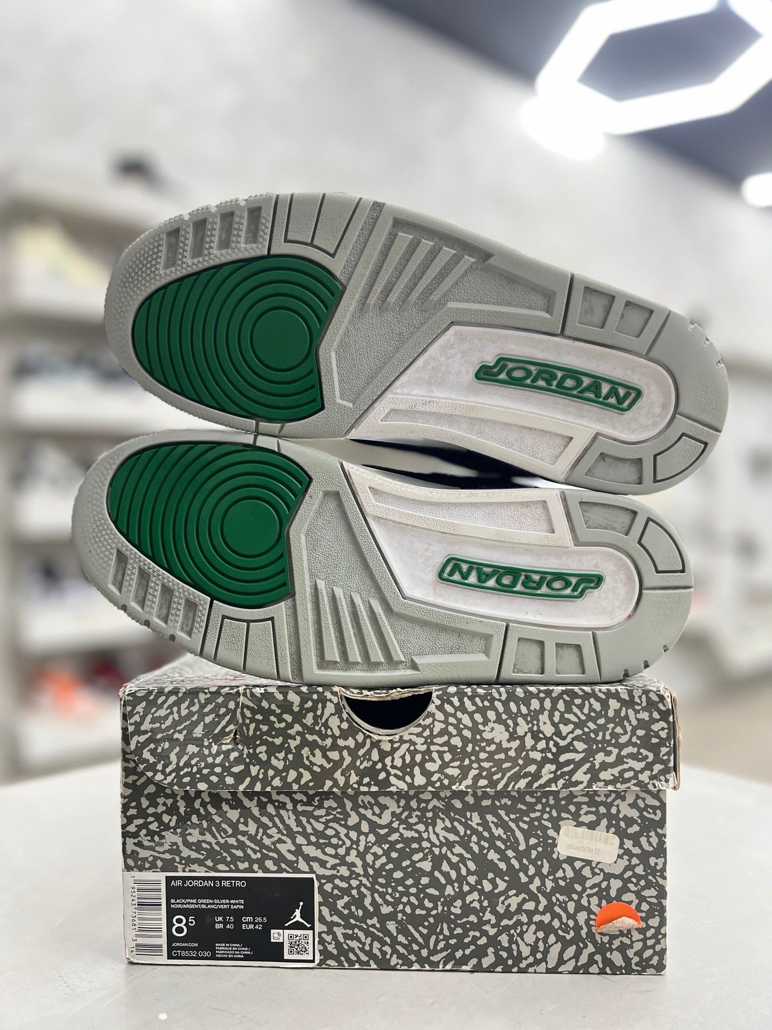 Jordan 3 Retro Pine Green SZ 8.5 (PREOWNED) - Restock AveJordan 3 Retro Pine Green SZ 8.5 (PREOWNED)Restock AveRestock AveRestock Ave