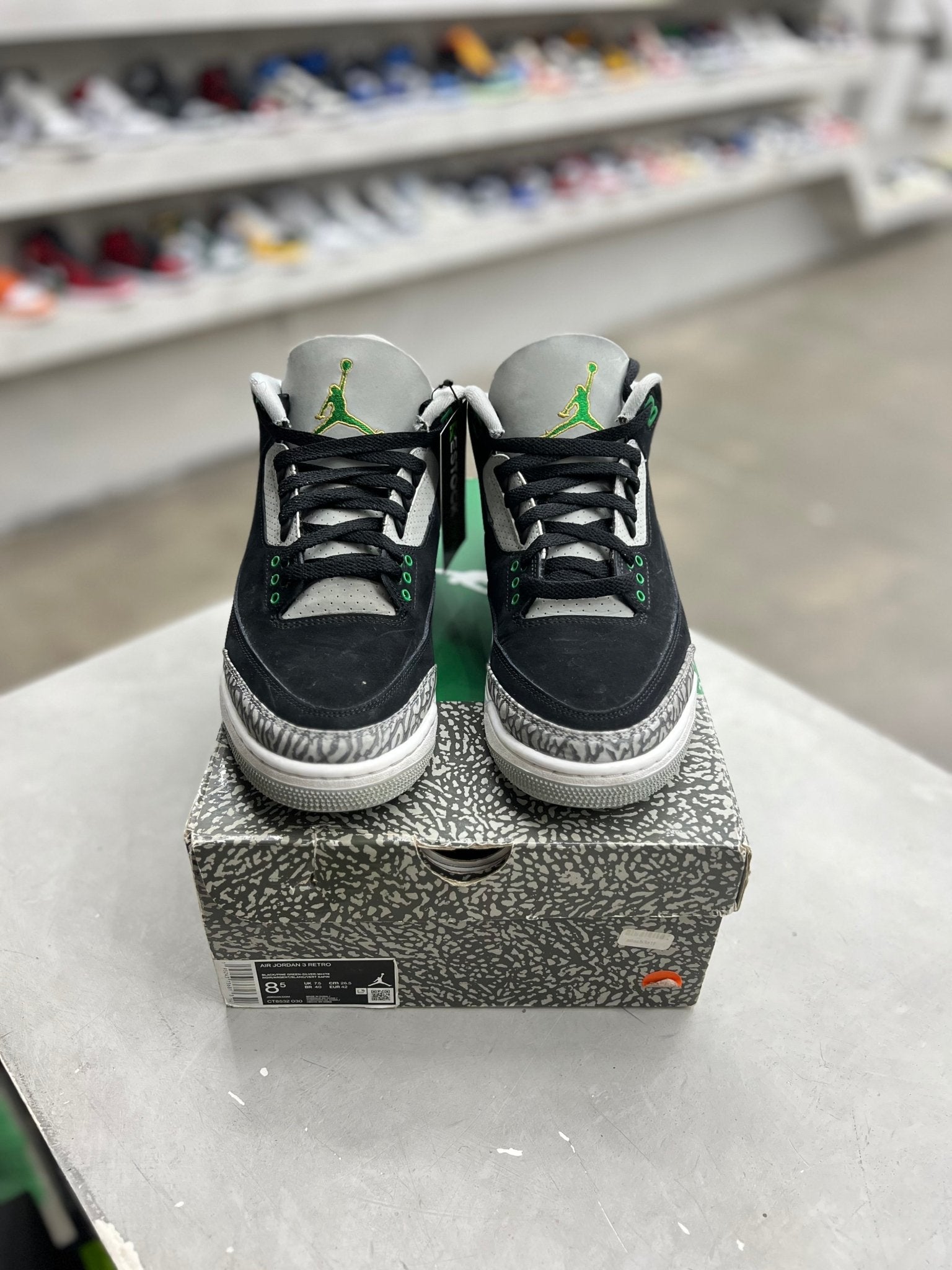 Jordan 3 Retro Pine Green SZ 8.5 (PREOWNED) - Restock AveJordan 3 Retro Pine Green SZ 8.5 (PREOWNED)Restock AveRestock AveRestock Ave