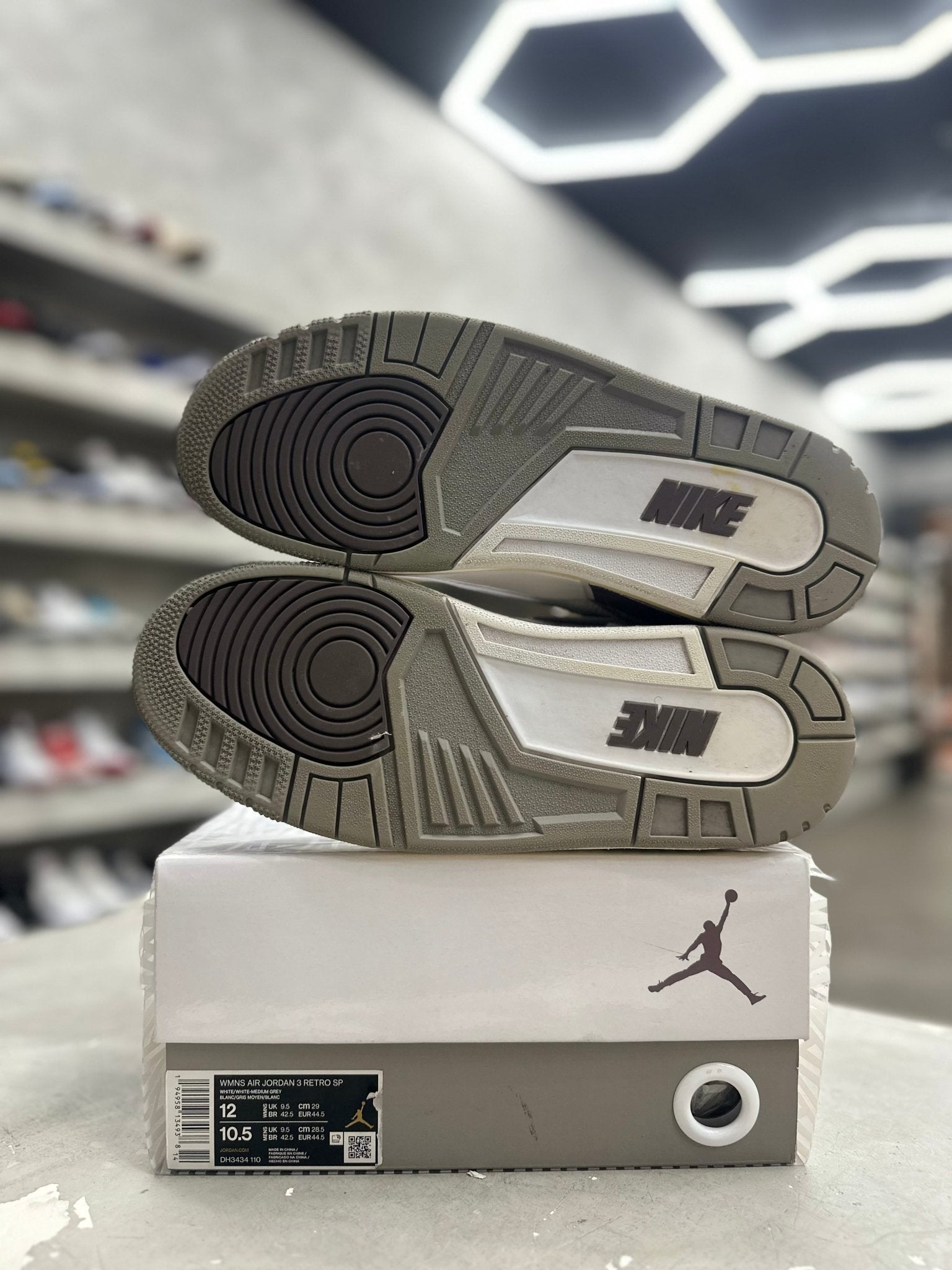 Jordan 3 Retro SP A Ma Maniére Sz w12/10.5 (PREOWNED) - Restock AveJordan 3 Retro SP A Ma Maniére Sz w12/10.5 (PREOWNED)Restock AveRestock Avew12/10.5menRestock Ave