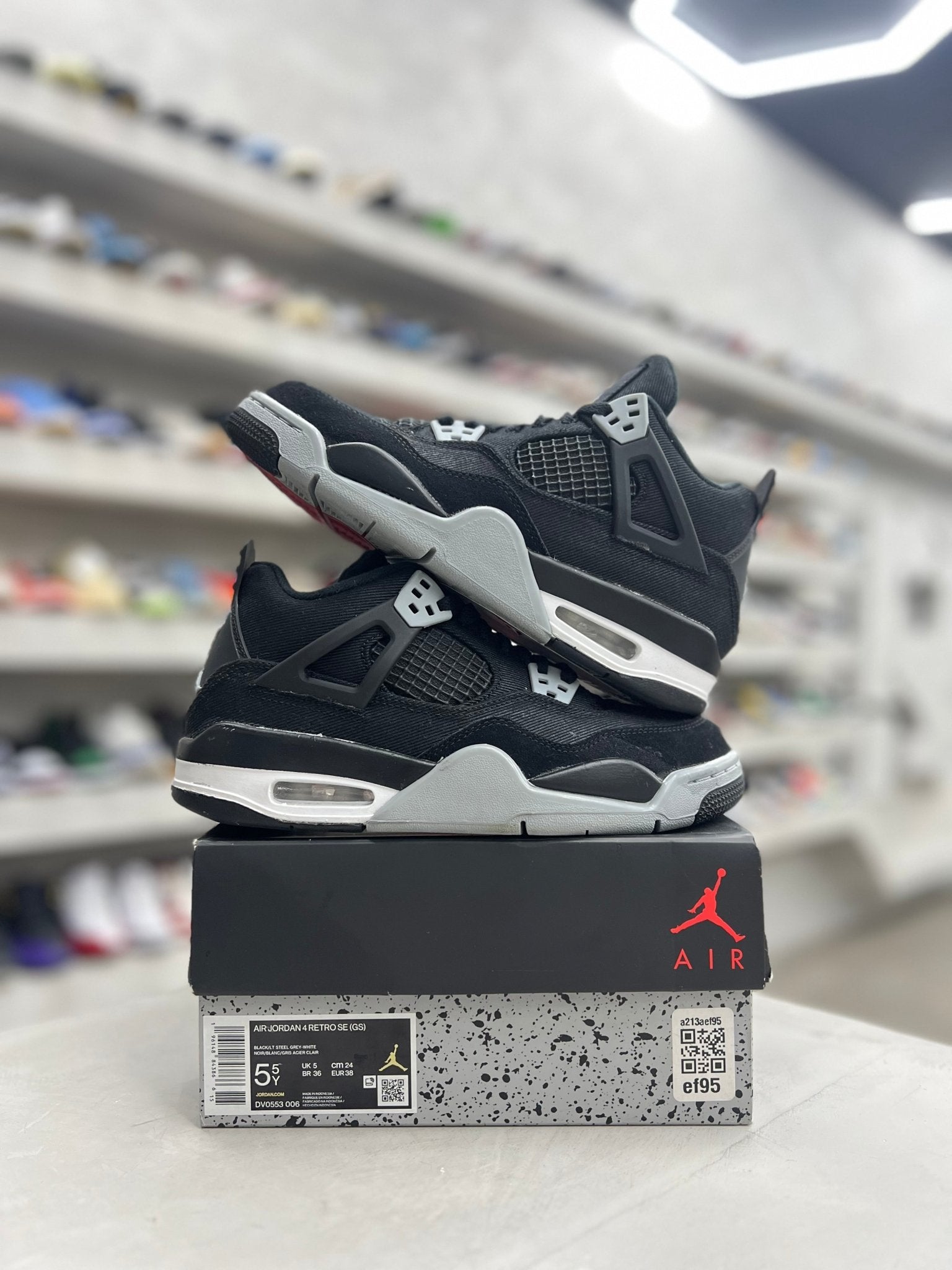 Jordan 4 Retro Black Canvas Sz 5.5y (PREOWNED) - Restock AveJordan 4 Retro Black Canvas Sz 5.5y (PREOWNED)Restock AveRestock Ave5.5yRestock Ave