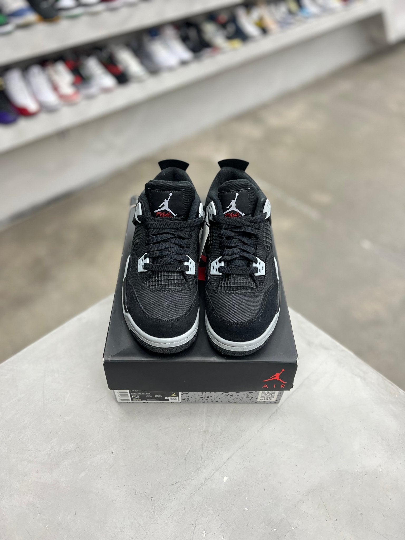 Jordan 4 Retro Black Canvas Sz 5.5y (PREOWNED) - Restock AveJordan 4 Retro Black Canvas Sz 5.5y (PREOWNED)Restock AveRestock Ave5.5yRestock Ave