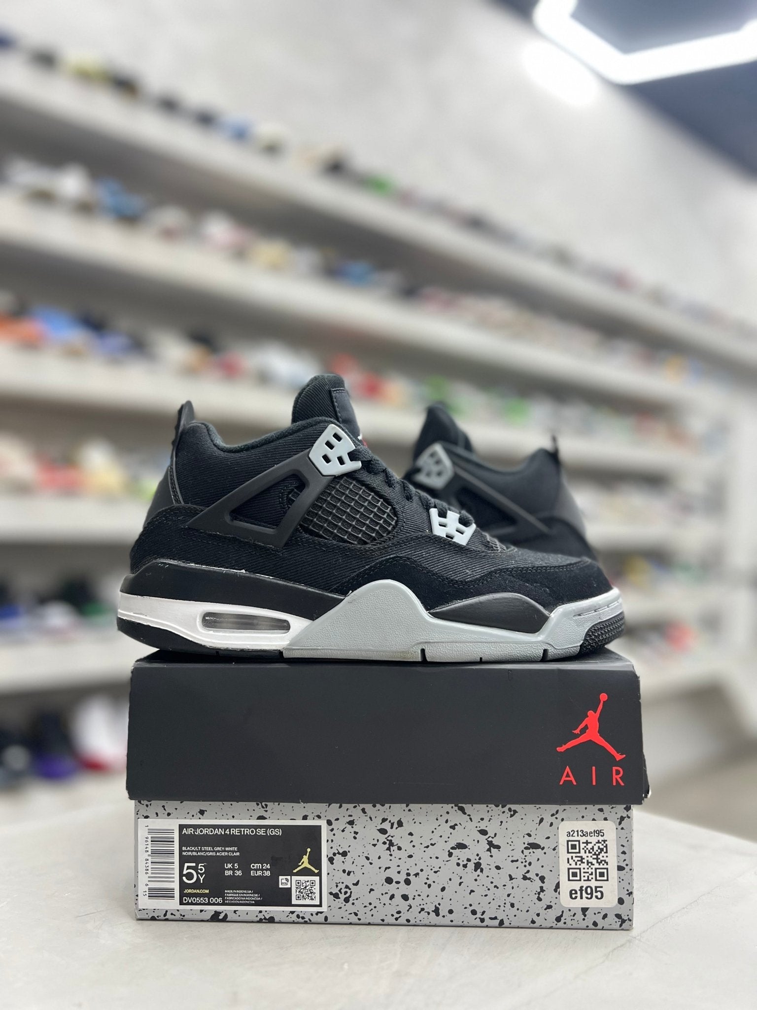 Jordan 4 Retro Black Canvas Sz 5.5y (PREOWNED) - Restock AveJordan 4 Retro Black Canvas Sz 5.5y (PREOWNED)Restock AveRestock Ave5.5yRestock Ave